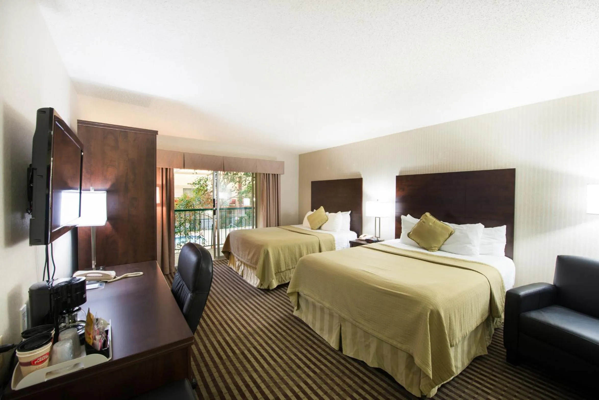 Day, Bed in Victoria Inn Hotel & Convention Centre Brandon