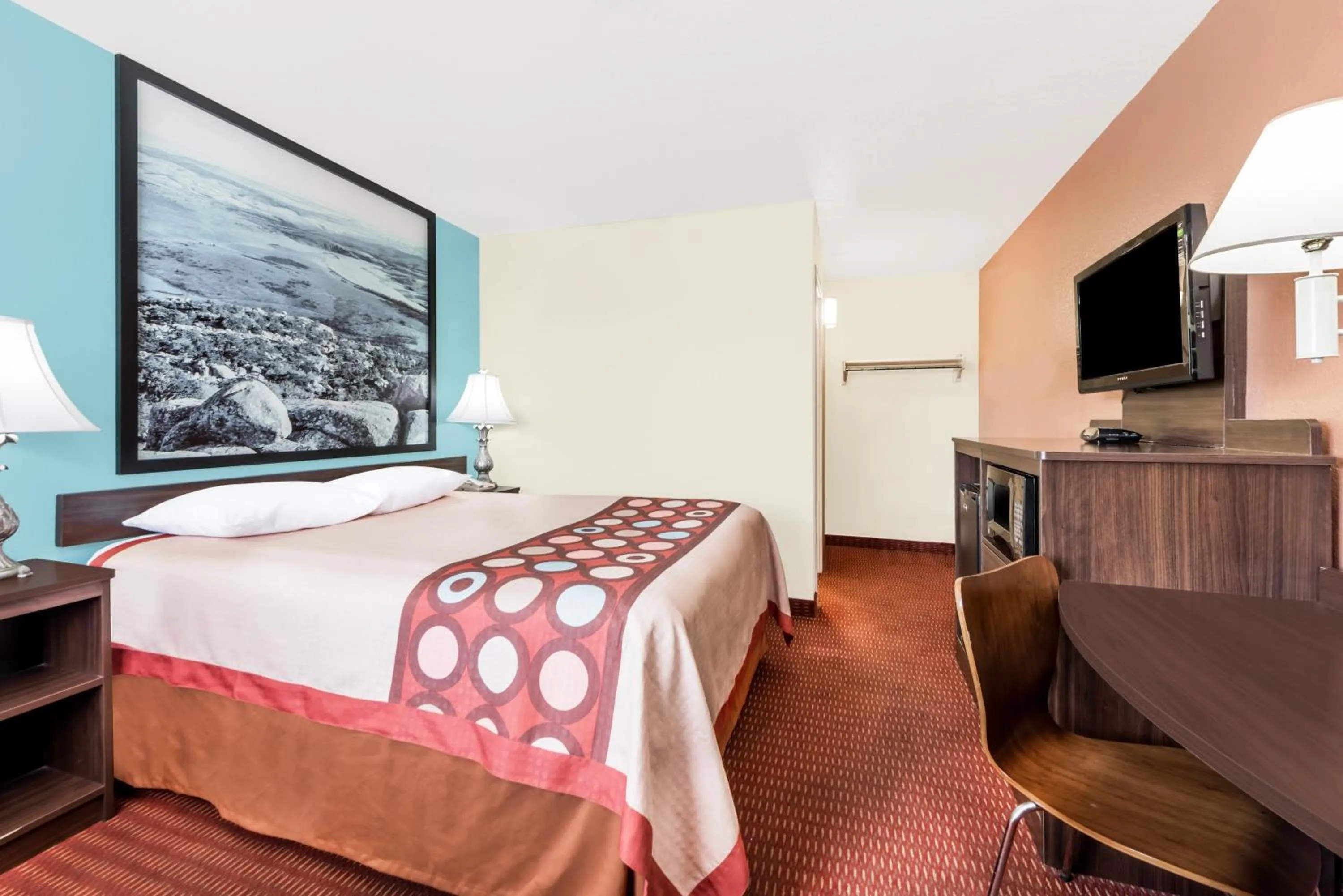 Bedroom, Bed in Super 8 by Wyndham Midwest City OK