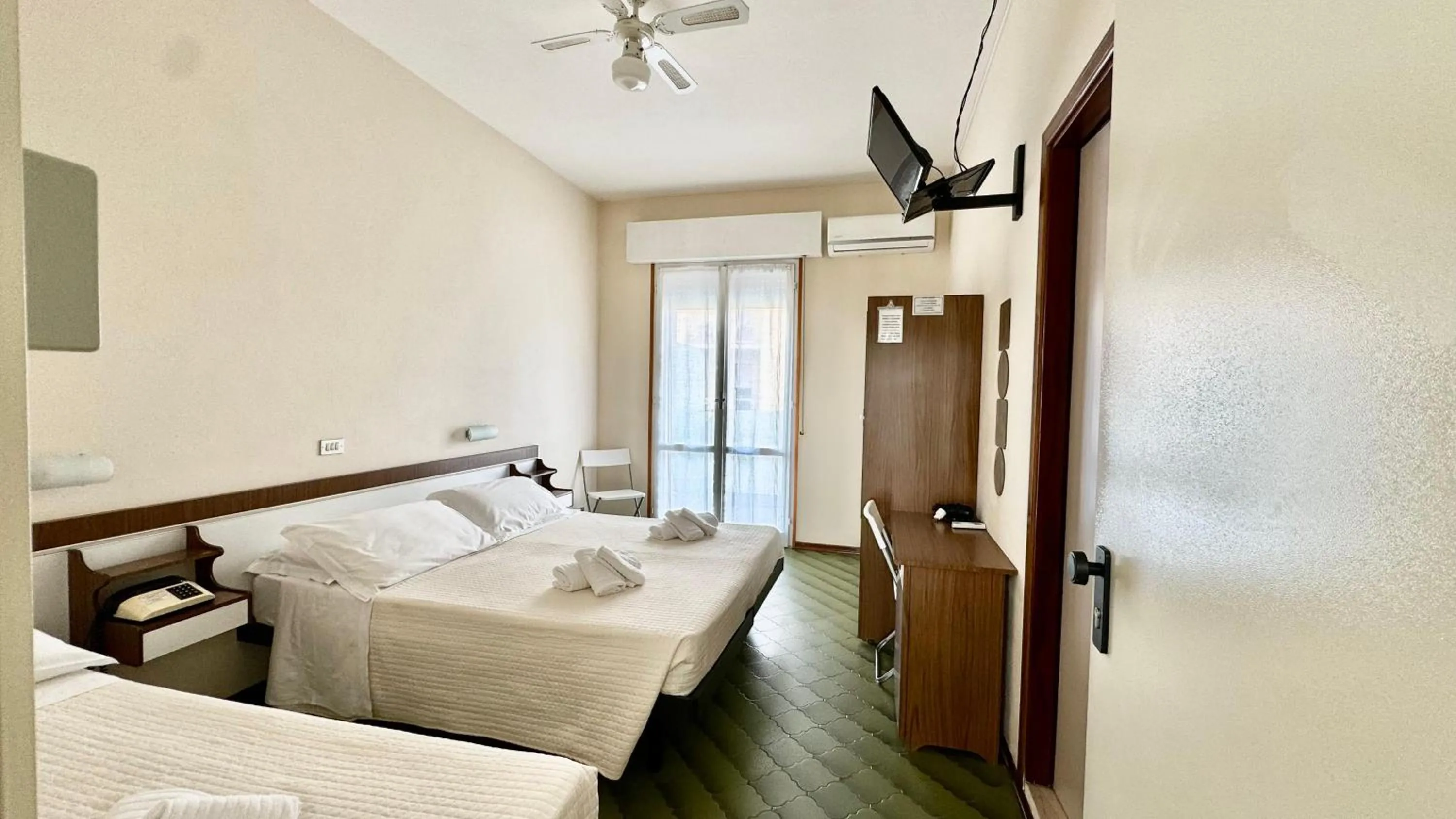 Bedroom, Bed in Hotel B&B Avana