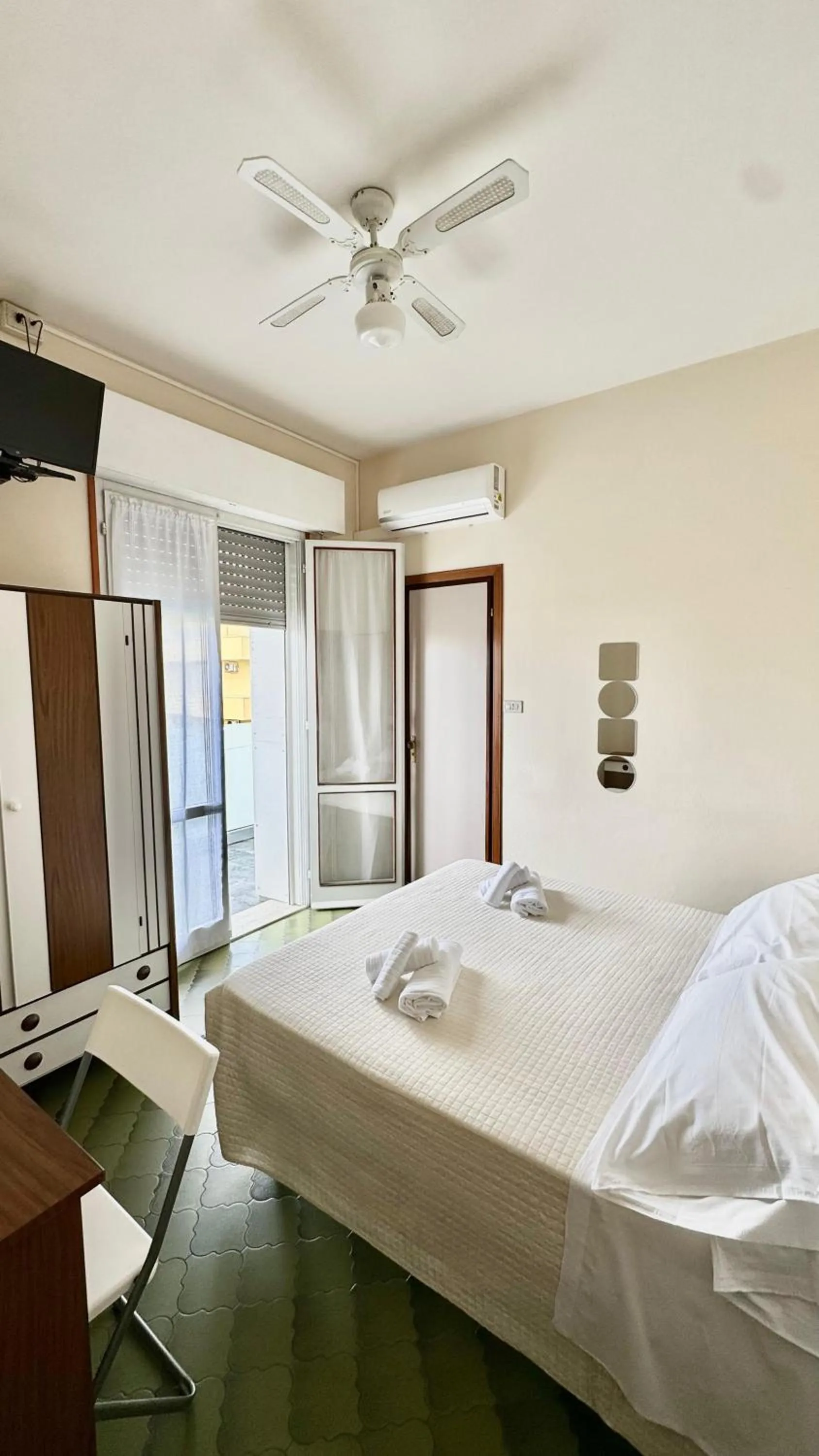 Bedroom, Bed in Hotel B&B Avana