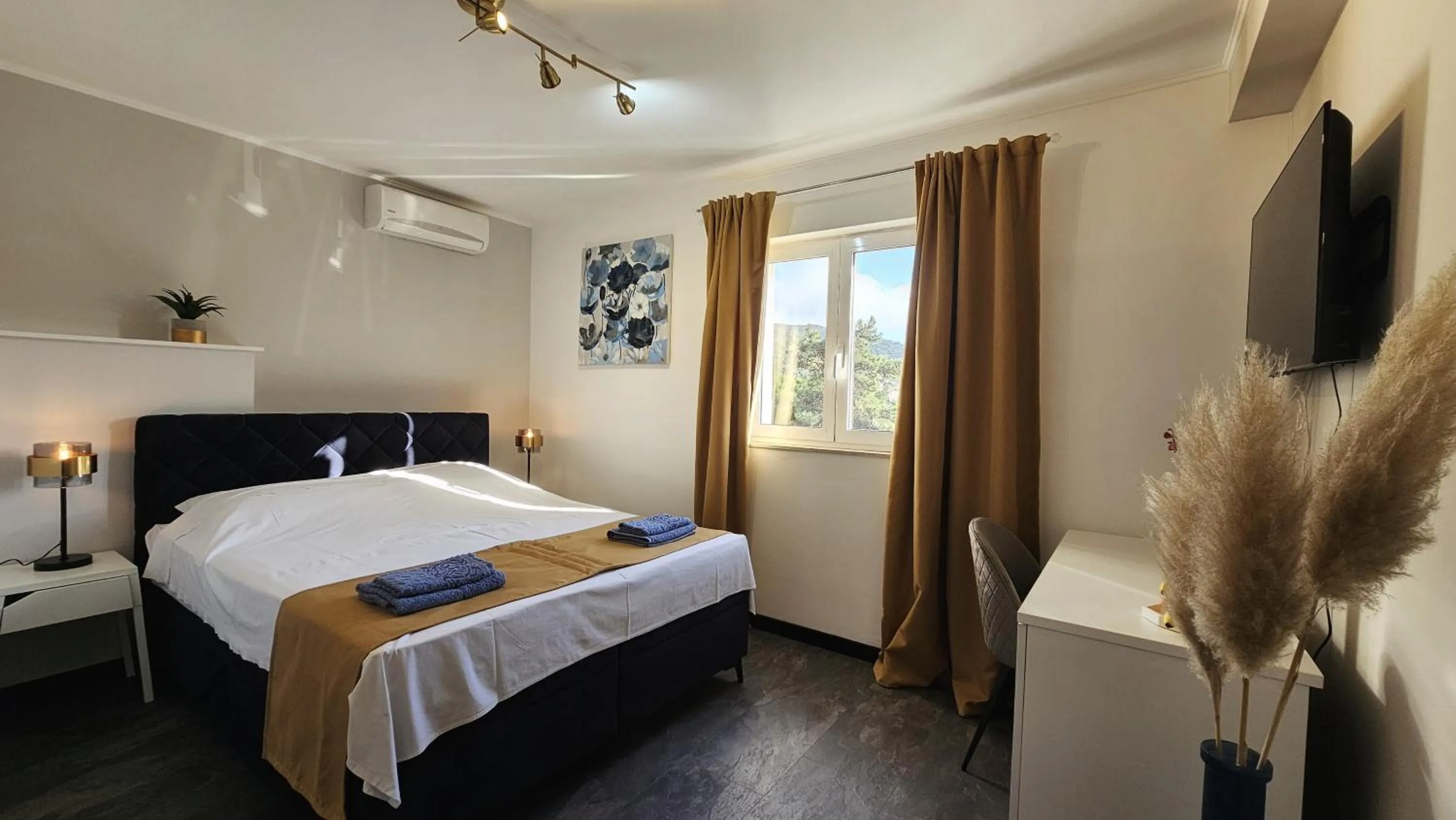 Photo of the whole room in Villa Babilon