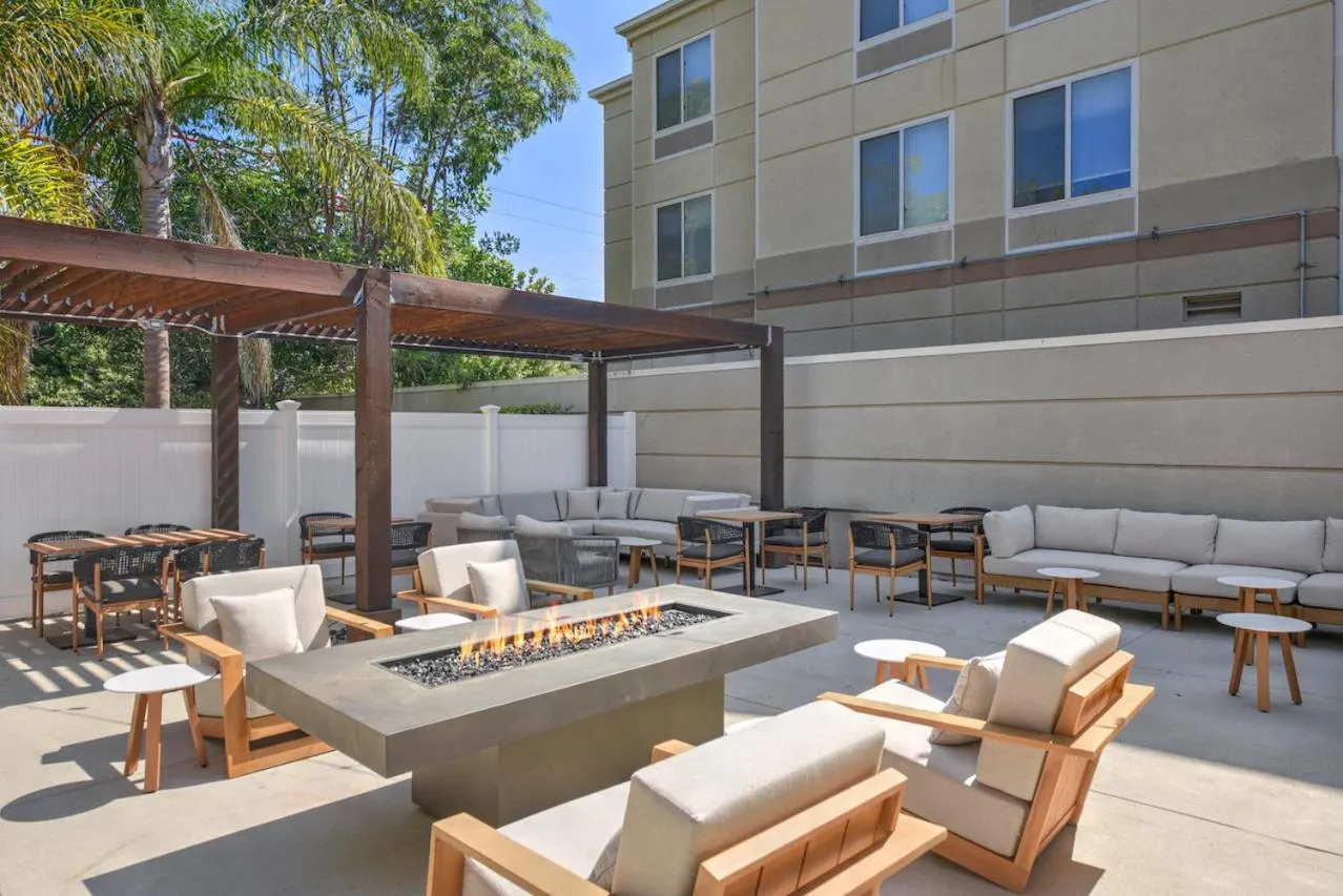 Patio in Hilton Garden Inn LAX - El Segundo
