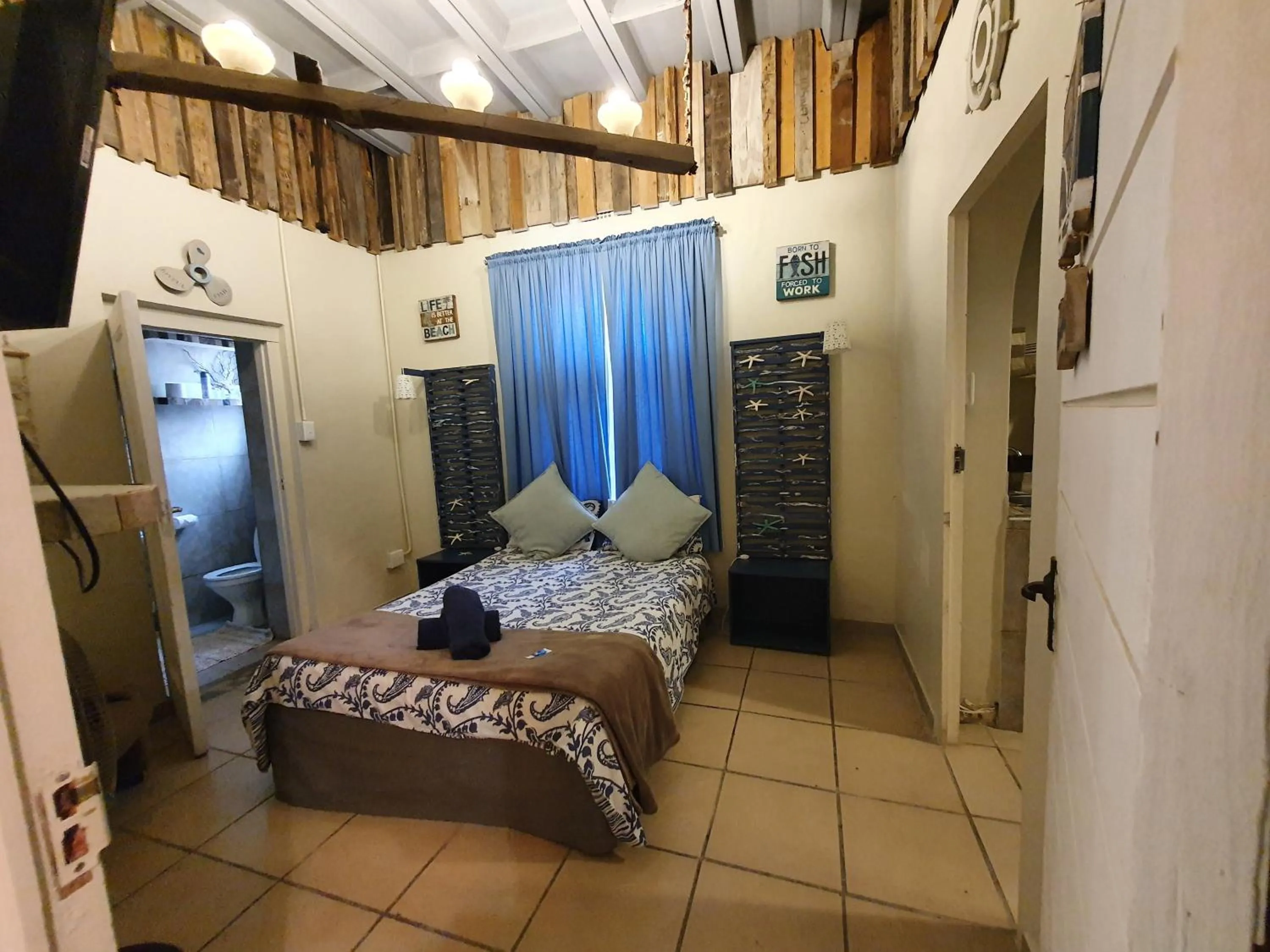 Bedroom, Bed in Bedrock Guest Studios