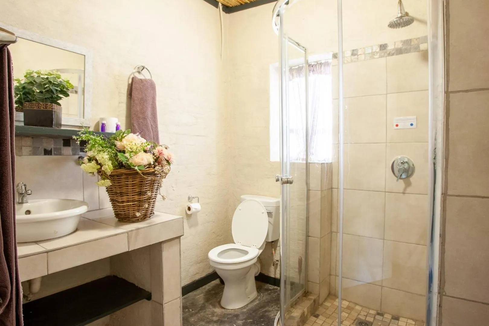 Bathroom in Bedrock Guest Studios