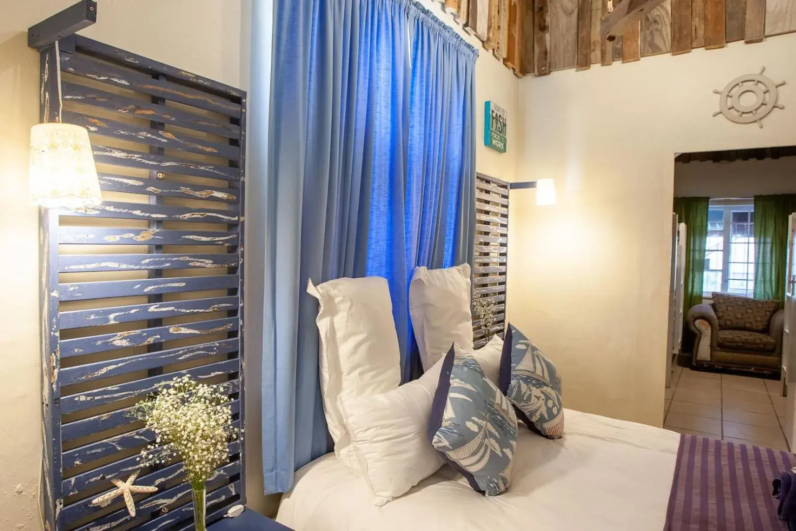 Family Room with Private Bathroom in Bedrock Guest Studios Family Room with Private Bathroom in Bedrock Guest Studios