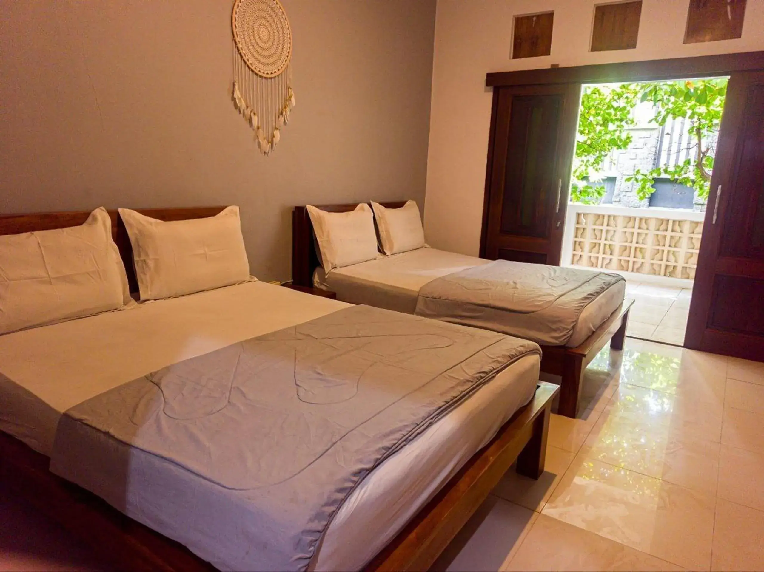 Double Room in Ketapang Guesthouse Echo Beach Canggu Double Room in Ketapang Guesthouse Echo Beach Canggu