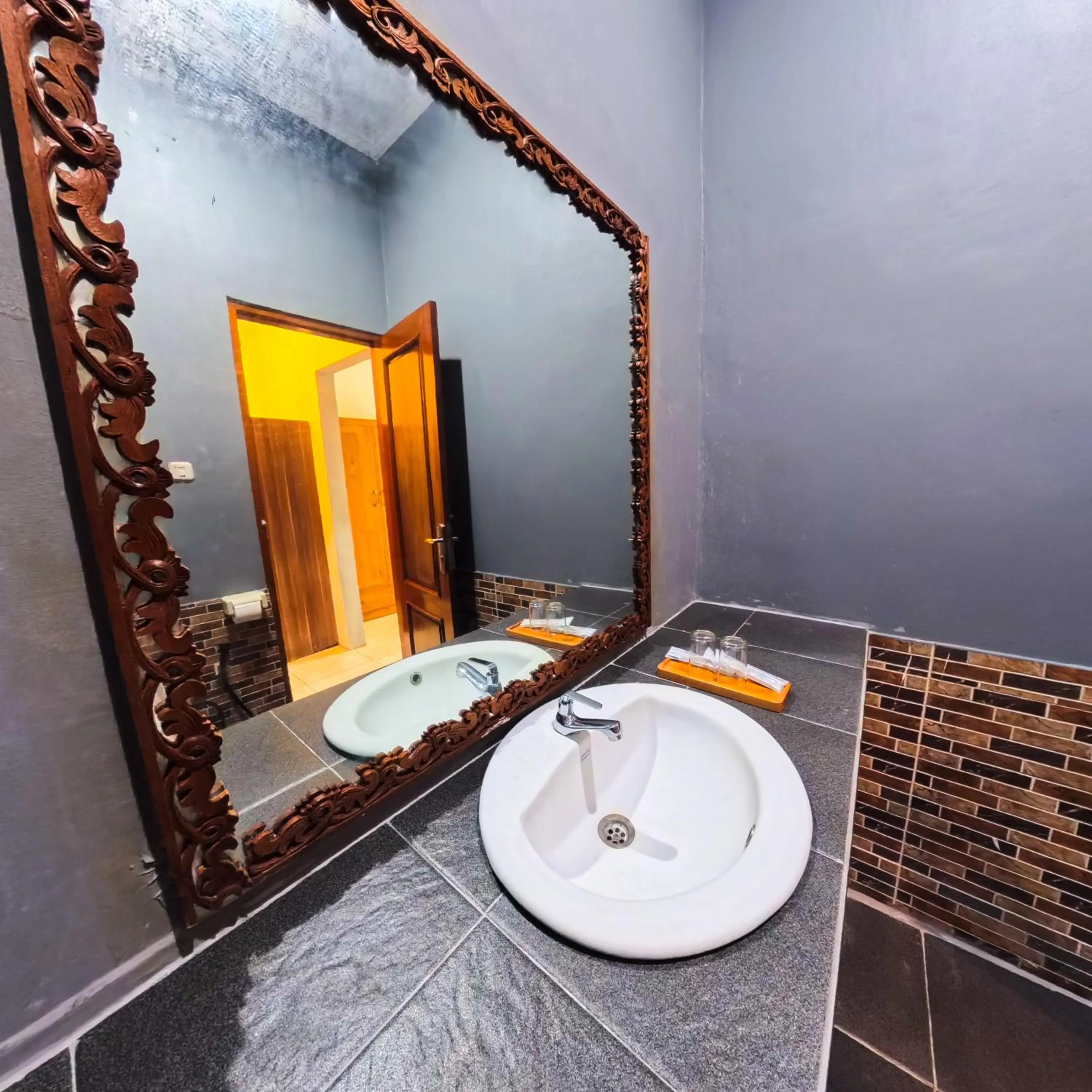 Bathroom in Ketapang Guesthouse Echo Beach Canggu