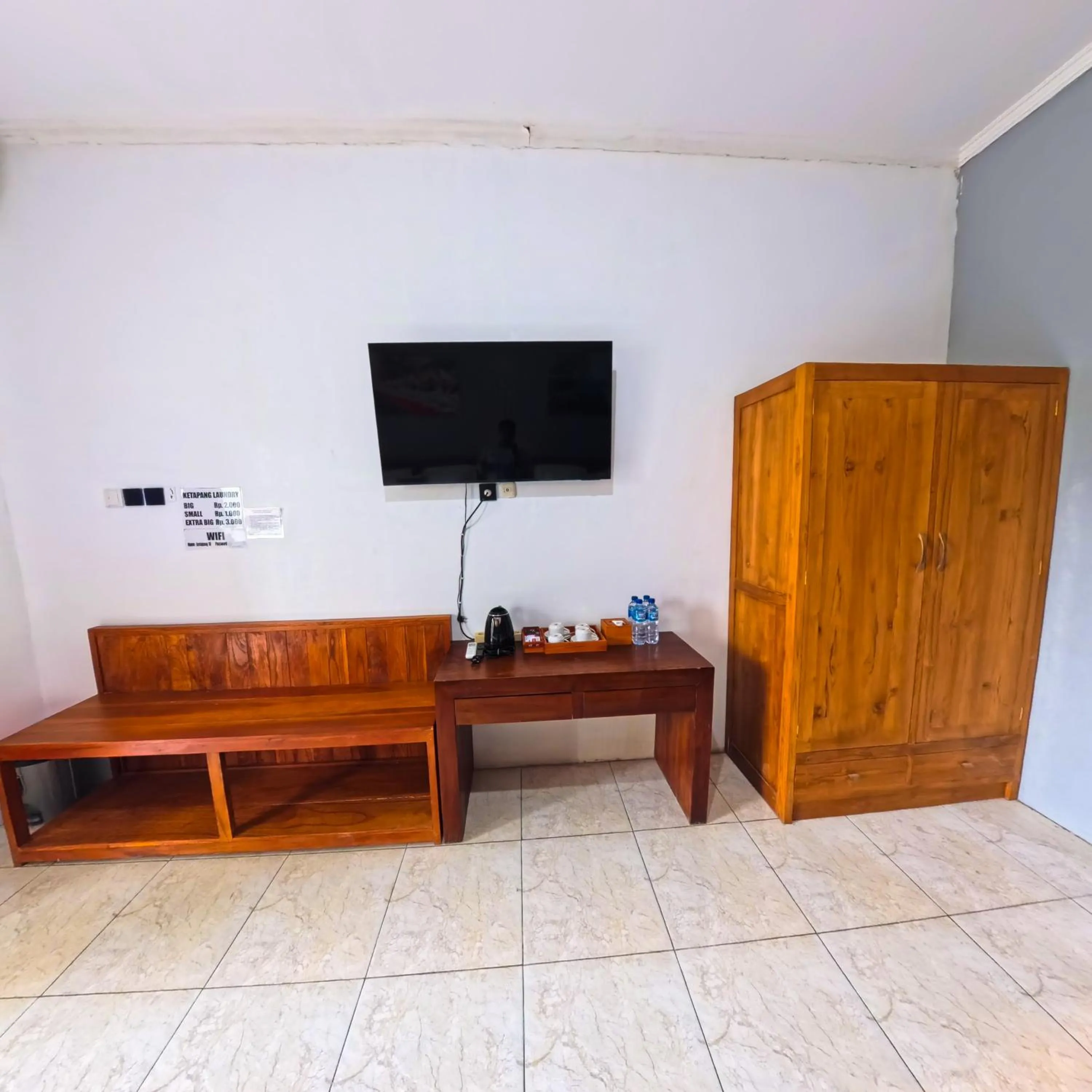 TV and multimedia in Ketapang Guesthouse Echo Beach Canggu