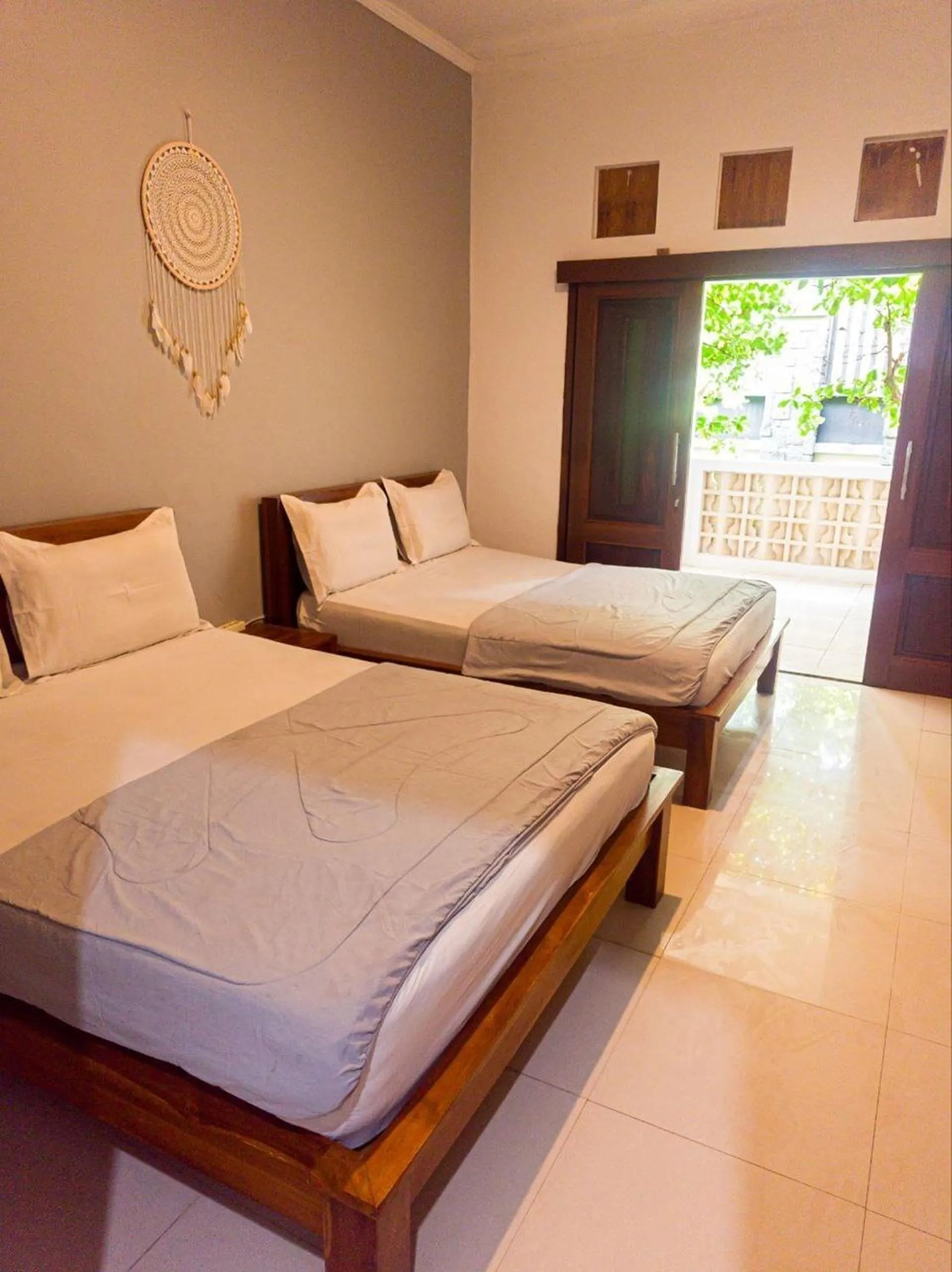Bed in Ketapang Guesthouse Echo Beach Canggu
