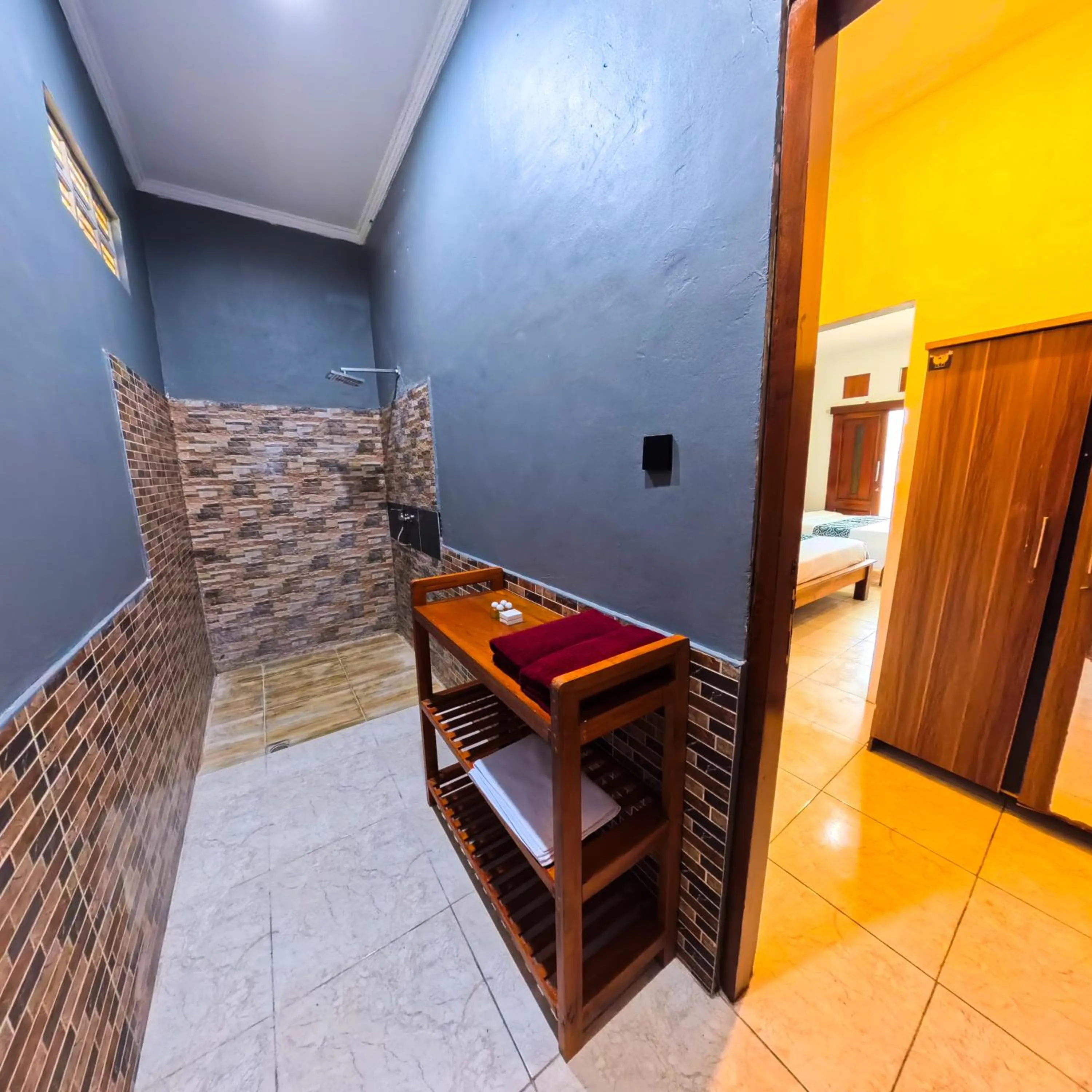 Bathroom in Ketapang Guesthouse Echo Beach Canggu