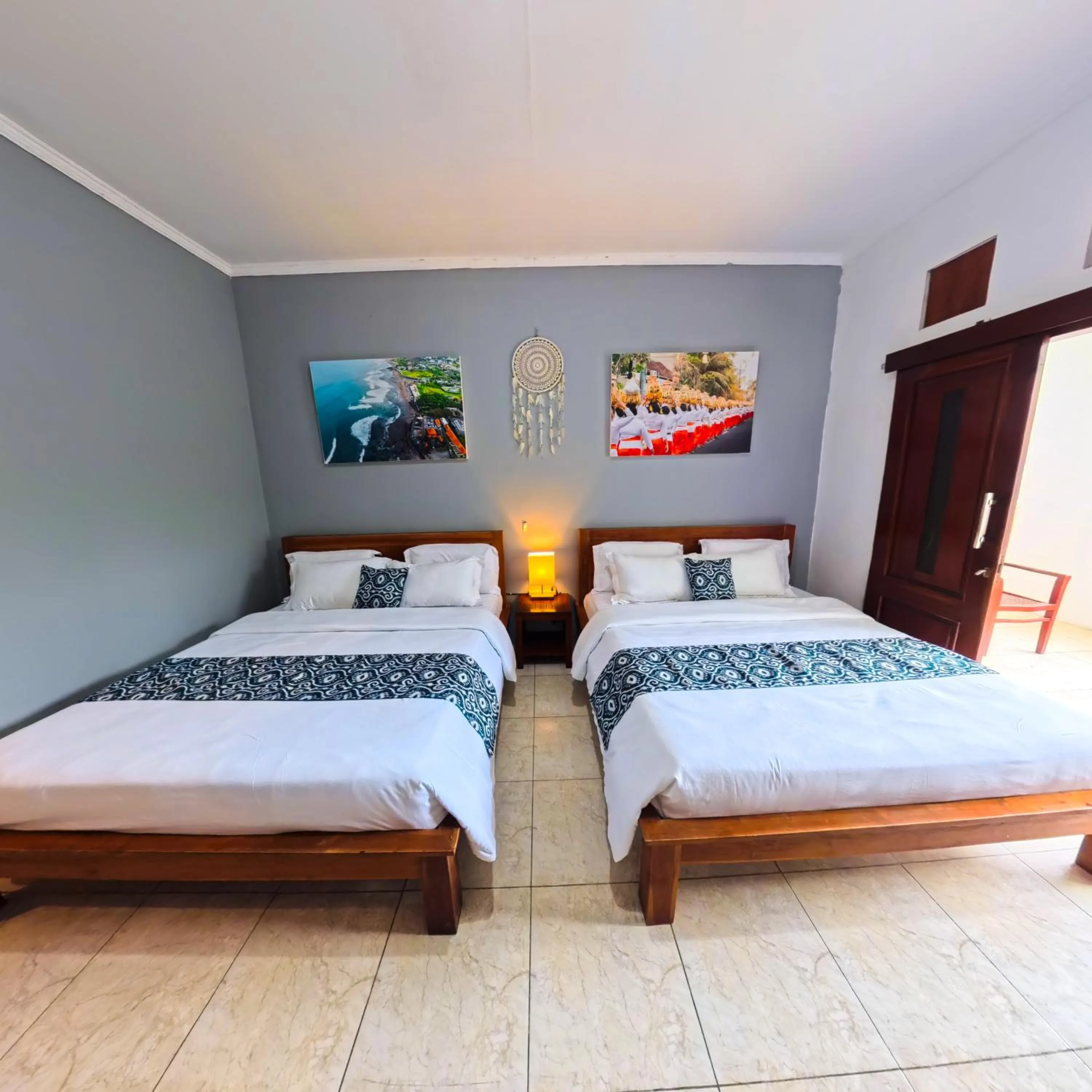 Bed in Ketapang Guesthouse Echo Beach Canggu