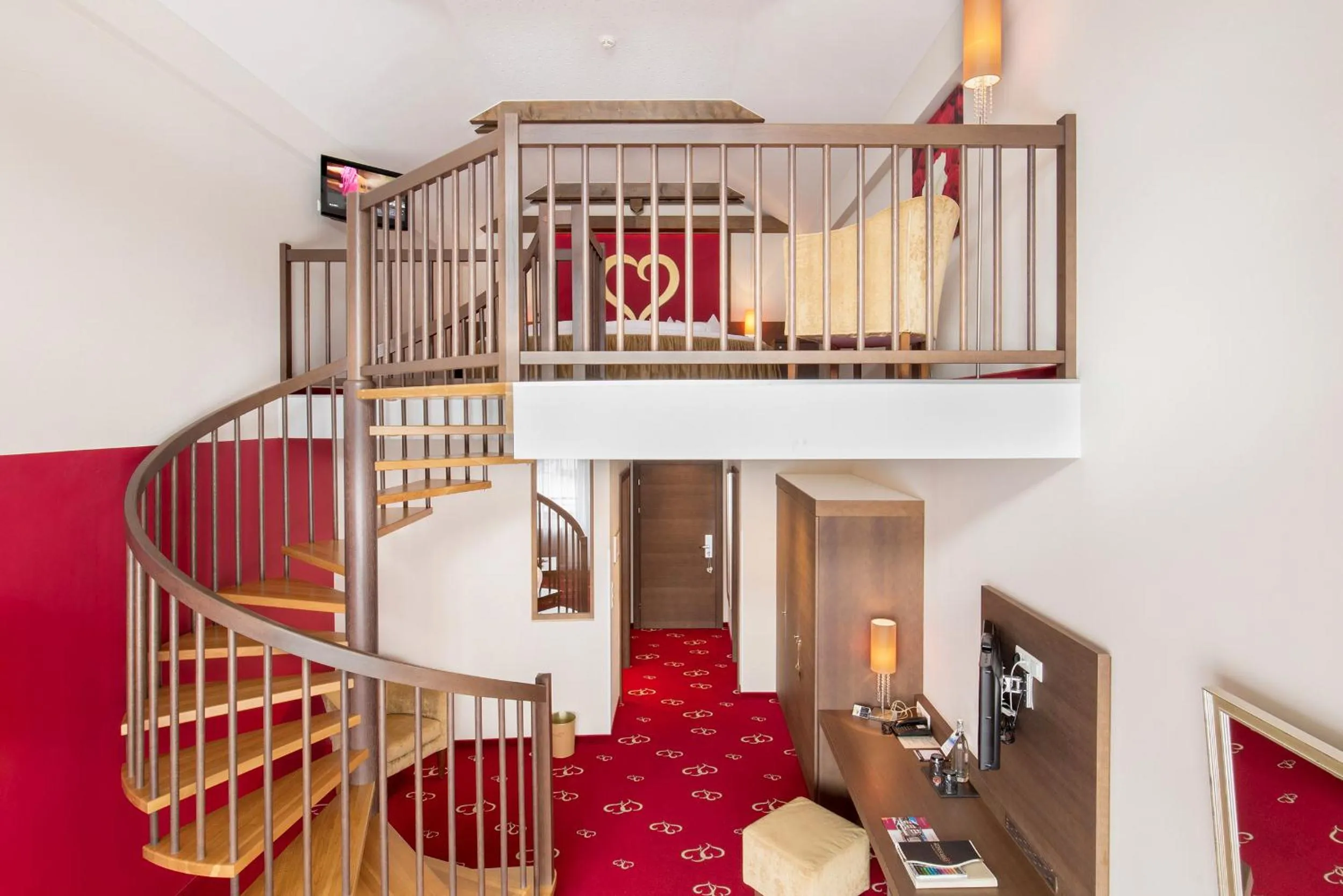 Photo of the whole room, Bed in Alpen-Herz Romantik & Spa - Adults Only