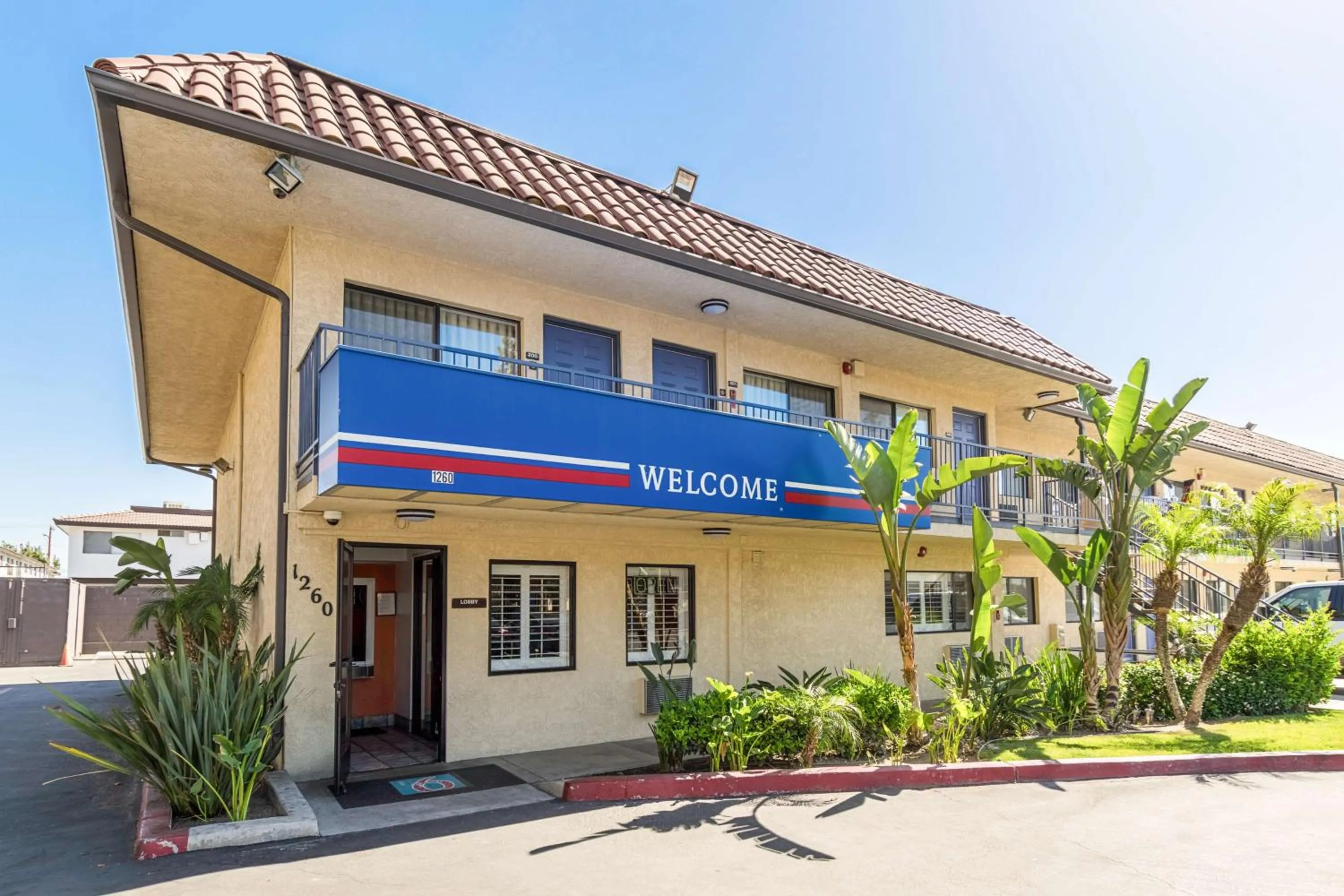 Property building in Motel 6 Riverside, CA - UCR East