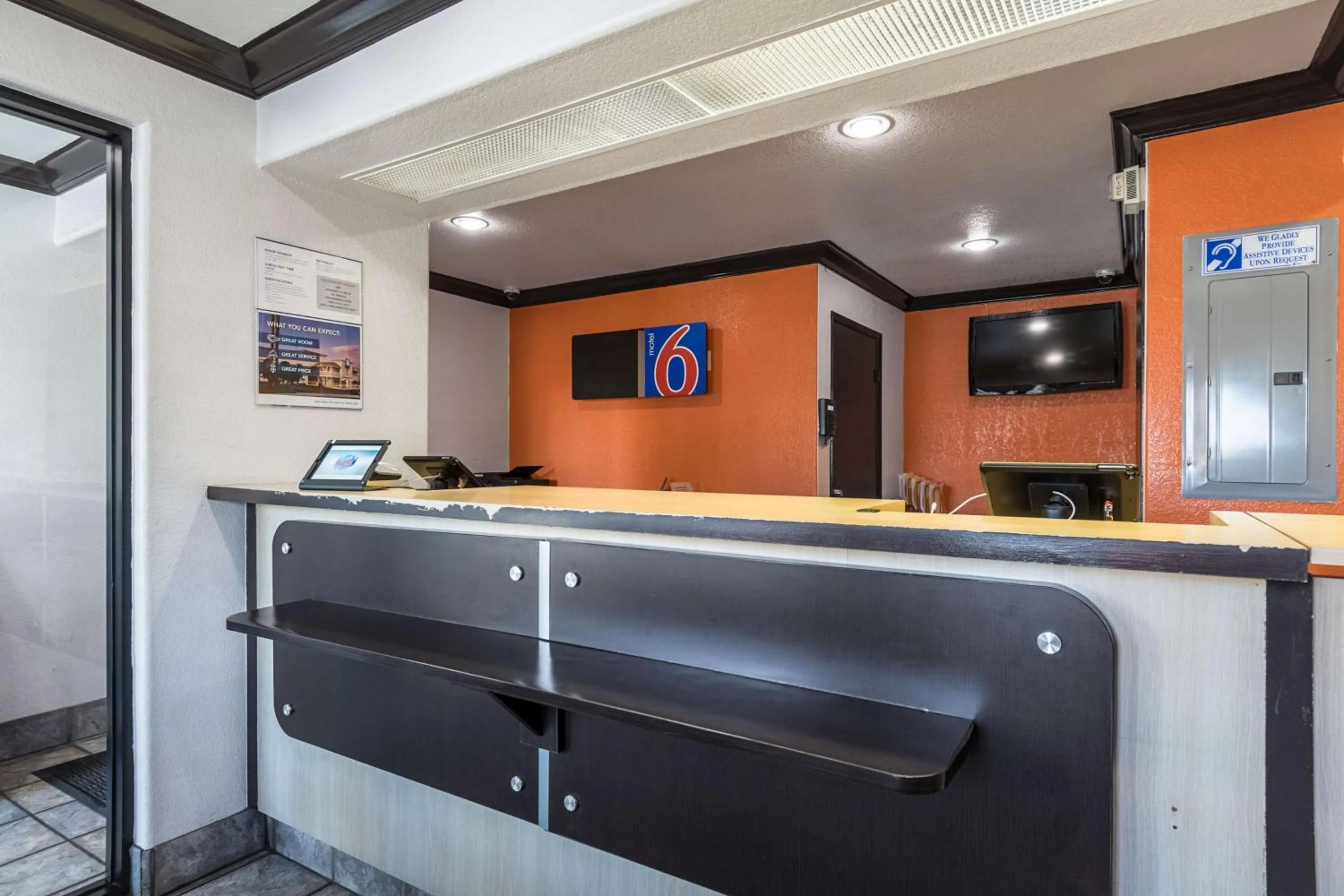 Lobby or reception in Motel 6 Riverside, CA - UCR East