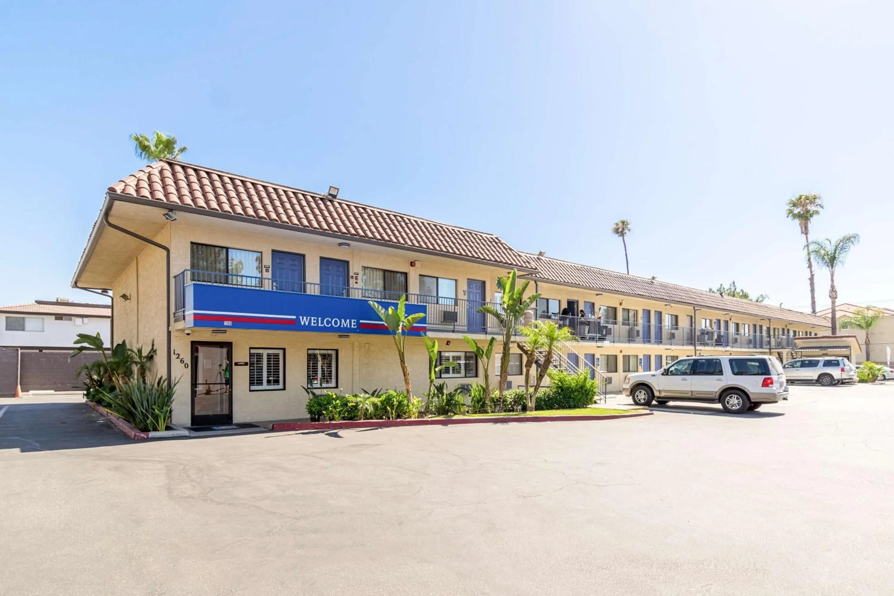 Property building in Motel 6 Riverside, CA - UCR East