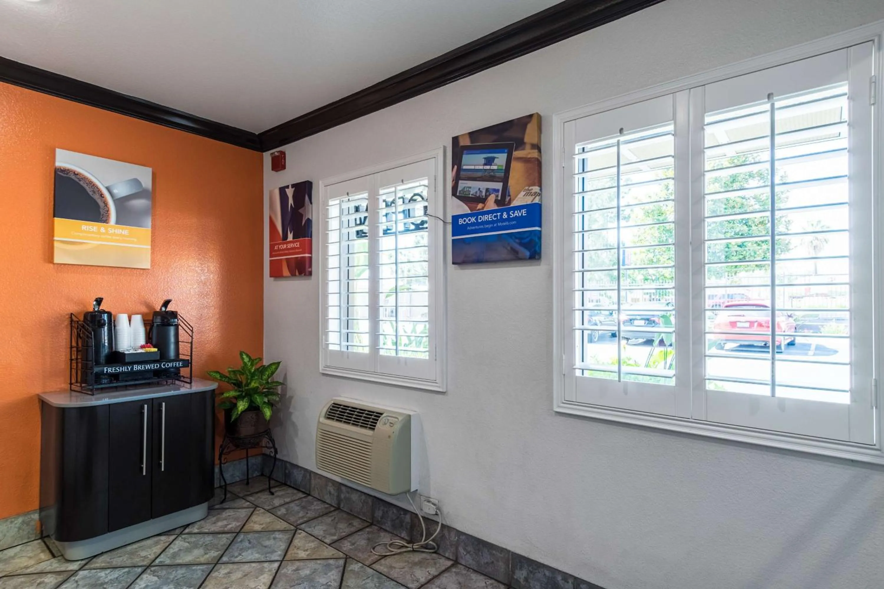 Lobby or reception in Motel 6 Riverside, CA - UCR East