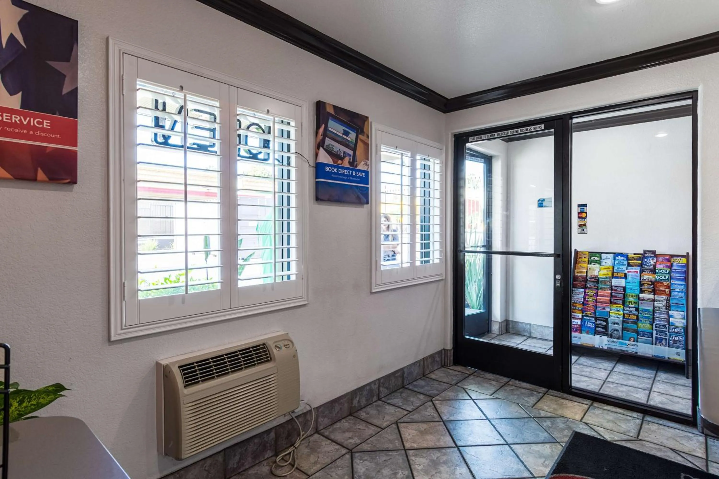 Lobby or reception in Motel 6 Riverside, CA - UCR East