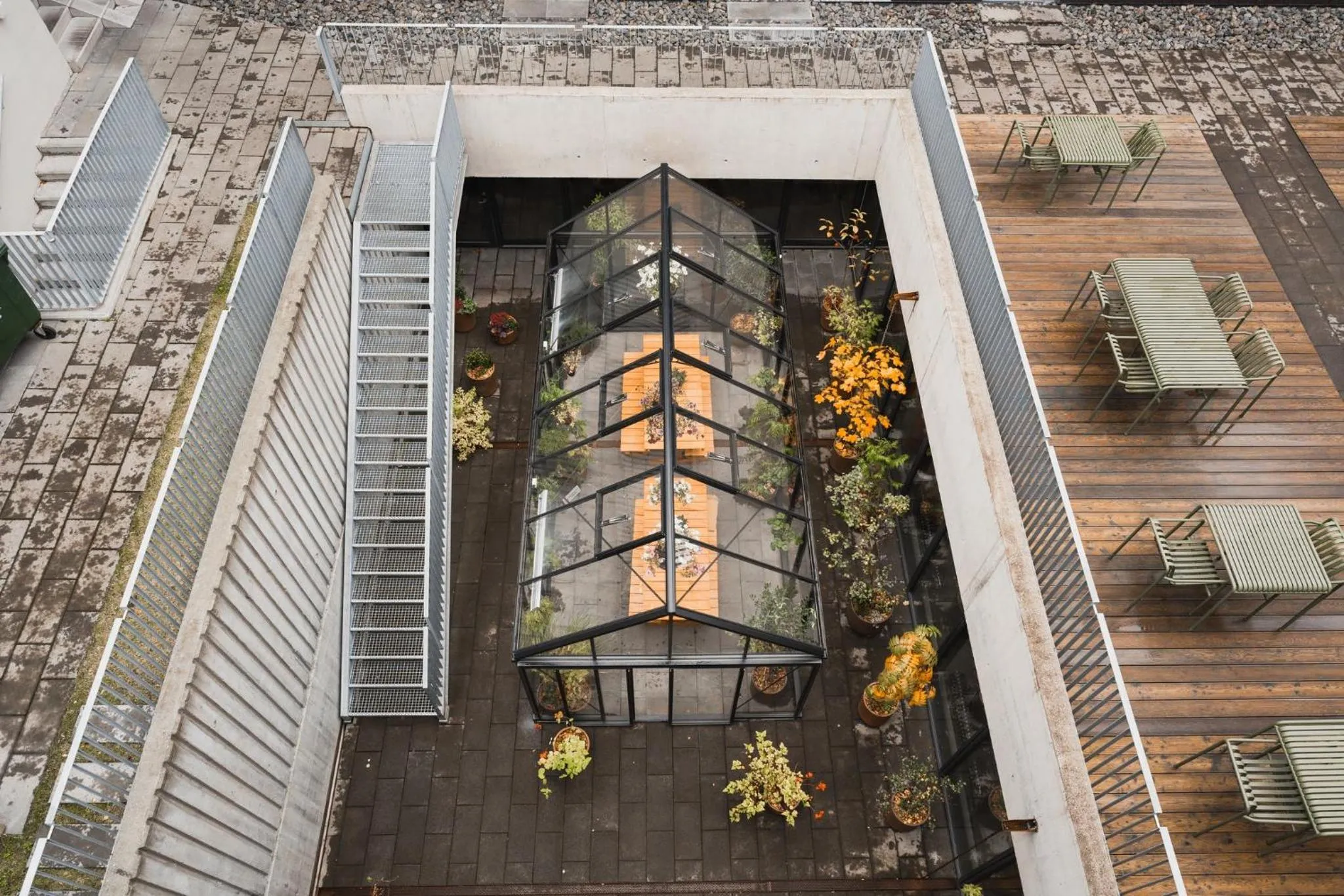 Restaurant/places to eat in Exeter Hotel