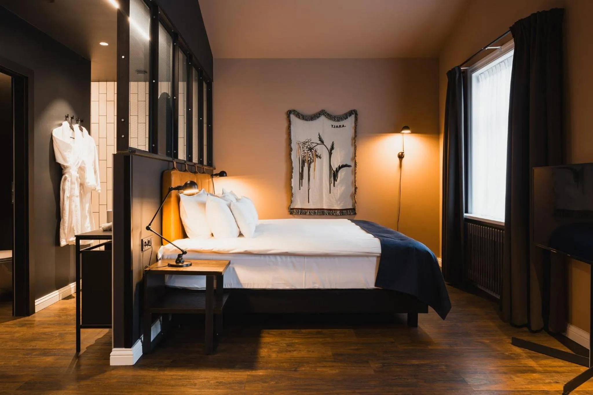 Bedroom, Bed in Exeter Hotel