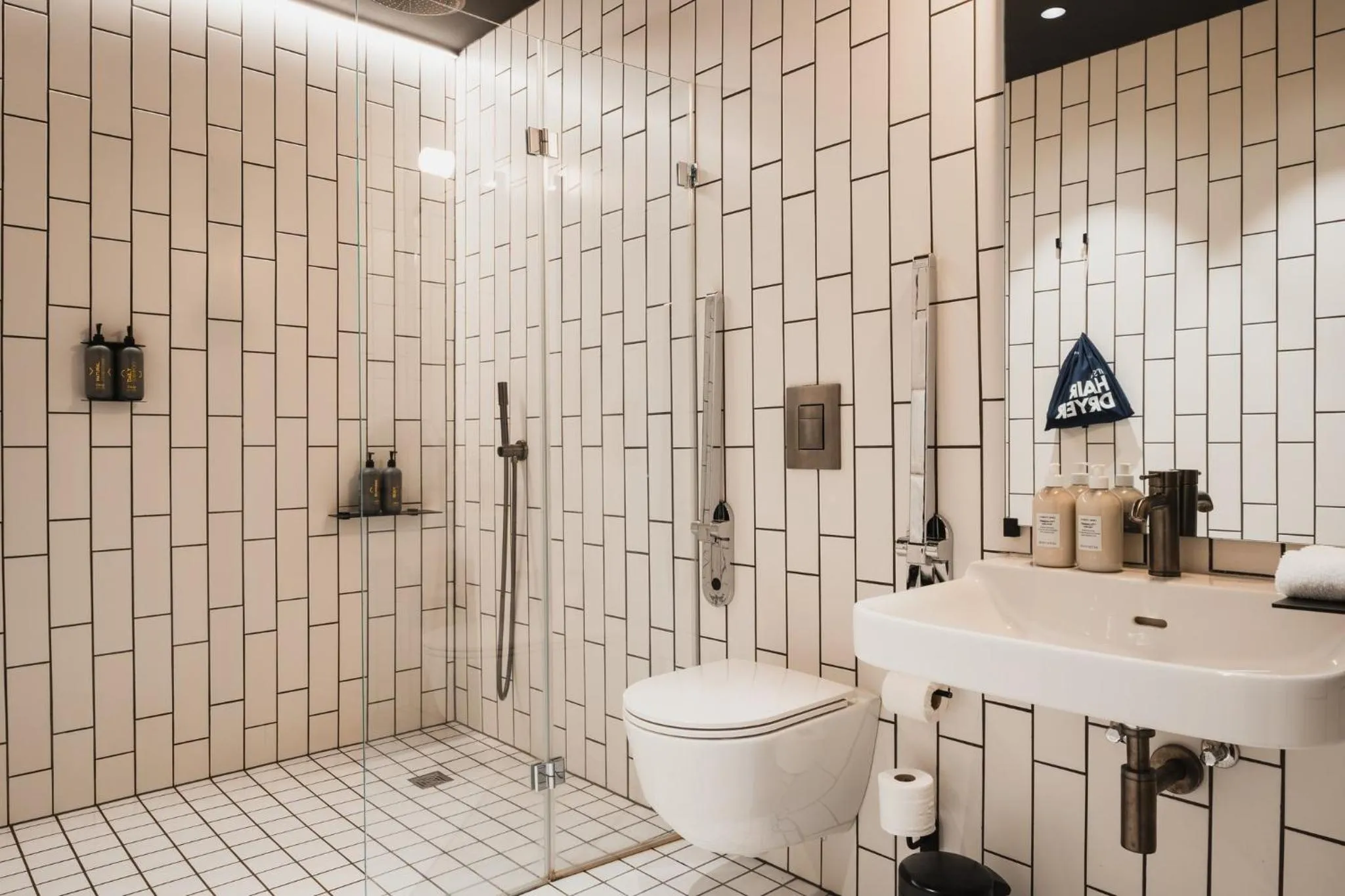 Bathroom in Exeter Hotel