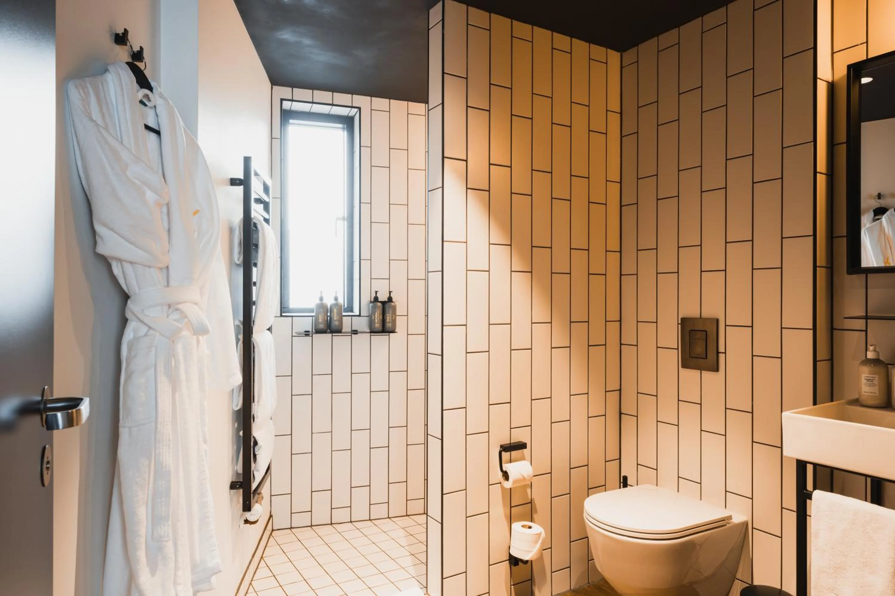 Bathroom in Exeter Hotel