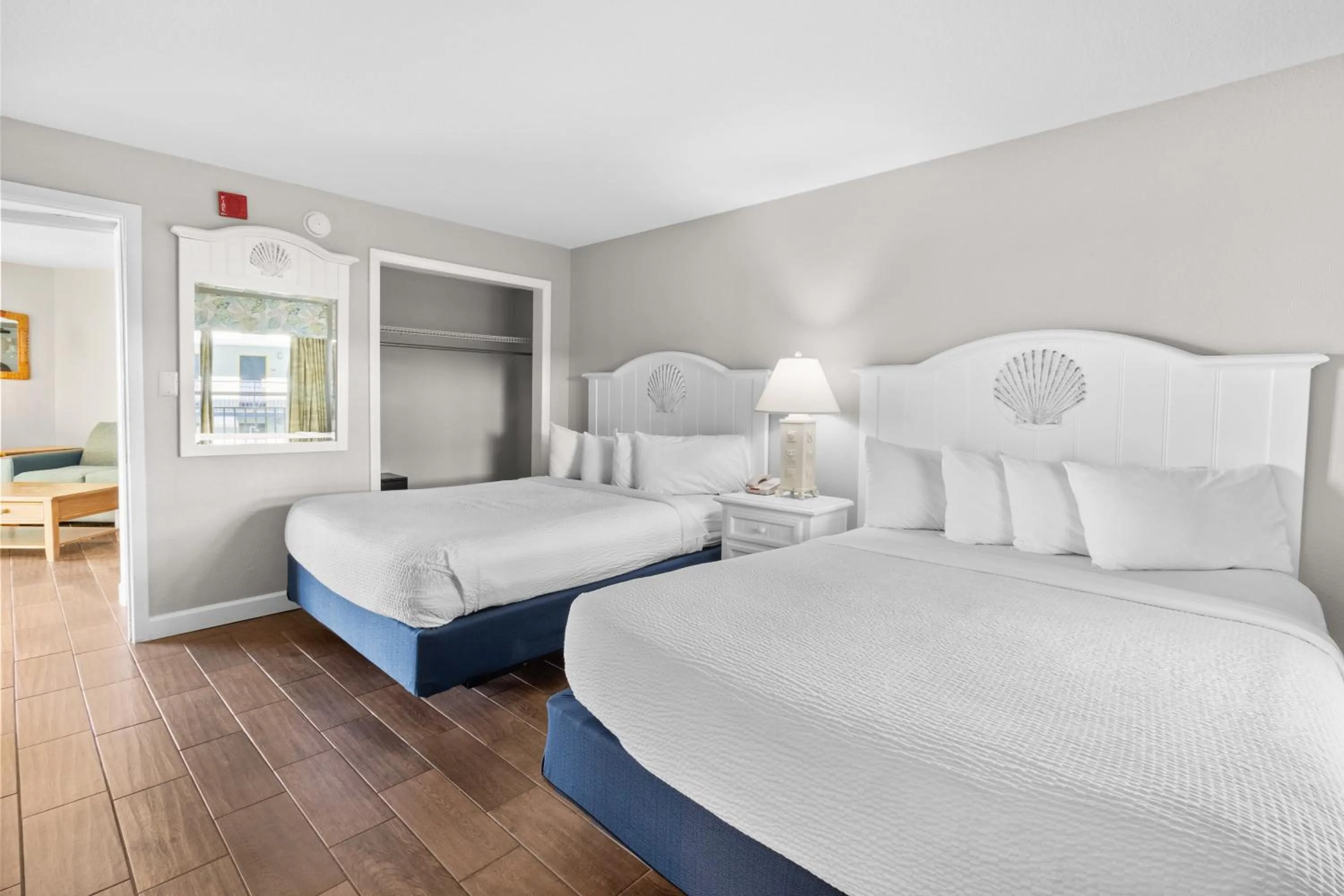 Bedroom, Bed in Monterey Bay Suites