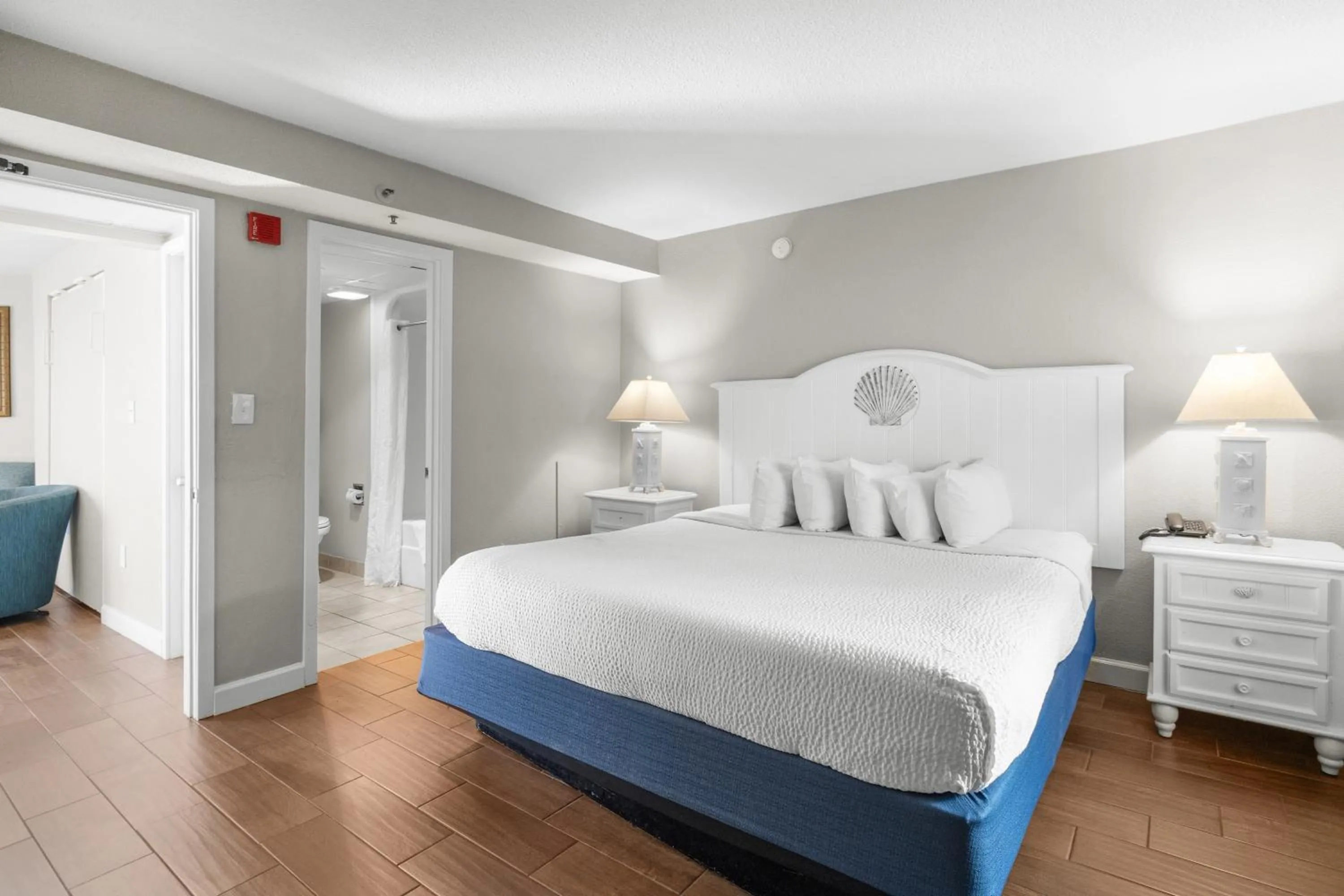 Bedroom, Bed in Monterey Bay Suites