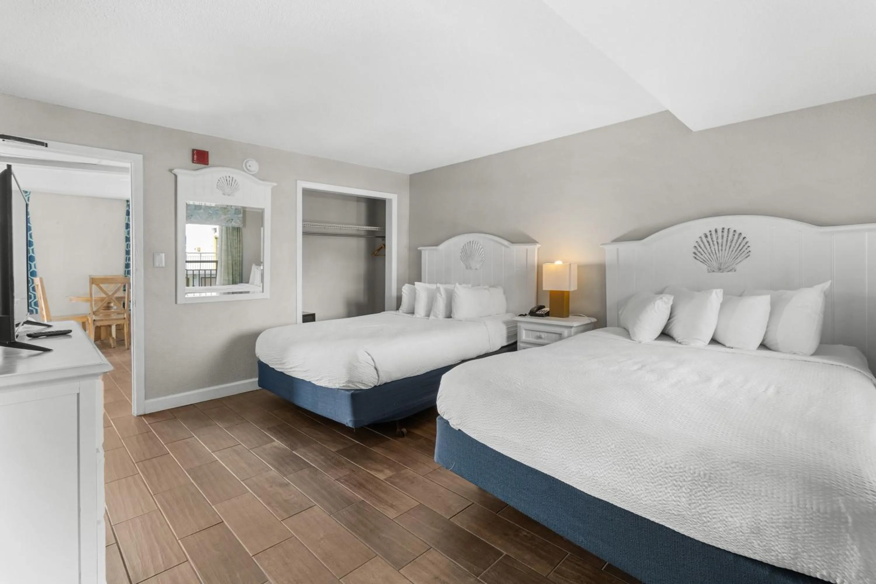 Bedroom, Bed in Monterey Bay Suites