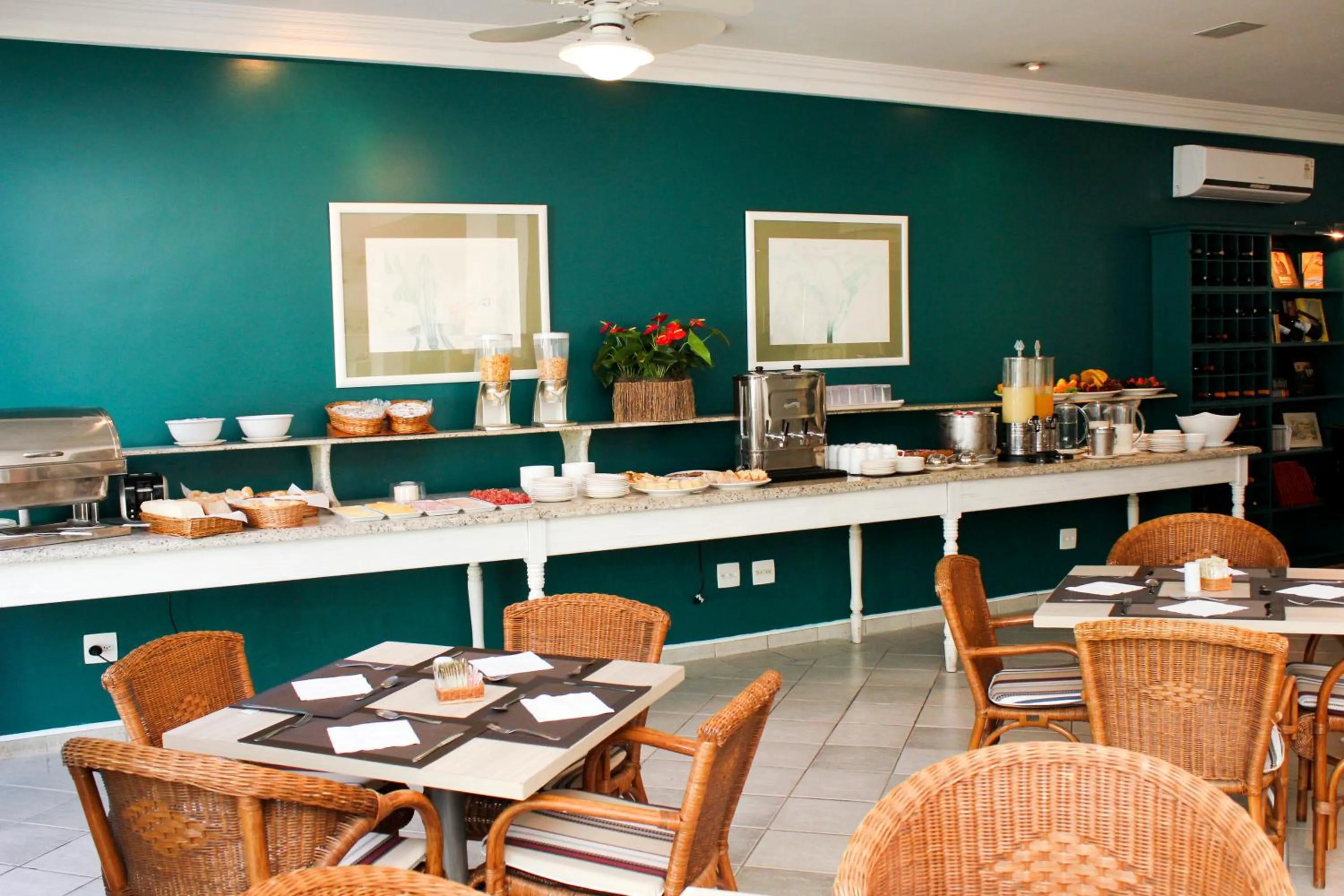 Restaurant/places to eat in Vitória Hotel Residence NewPort