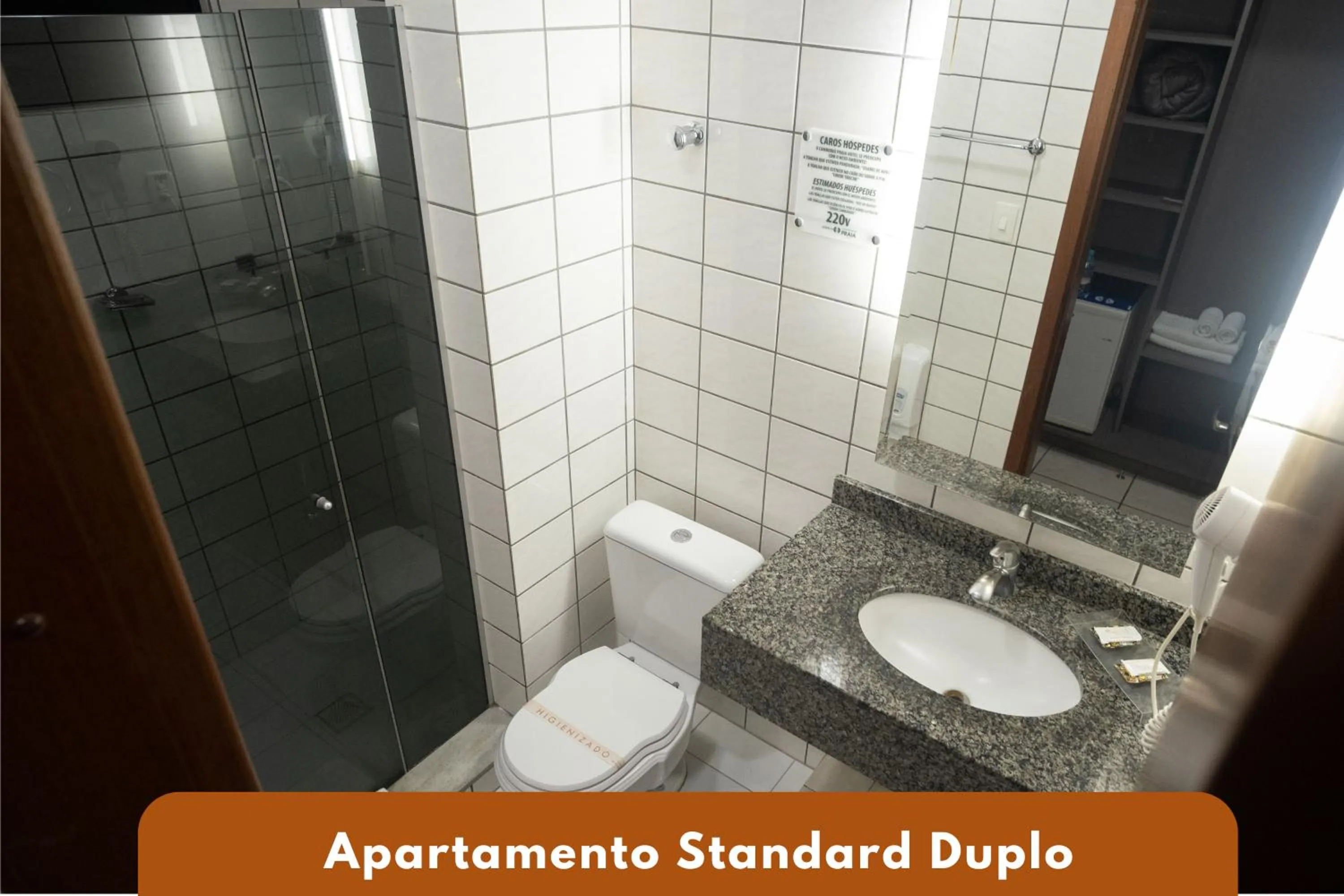 Bathroom in Camboriú Praia Hotel