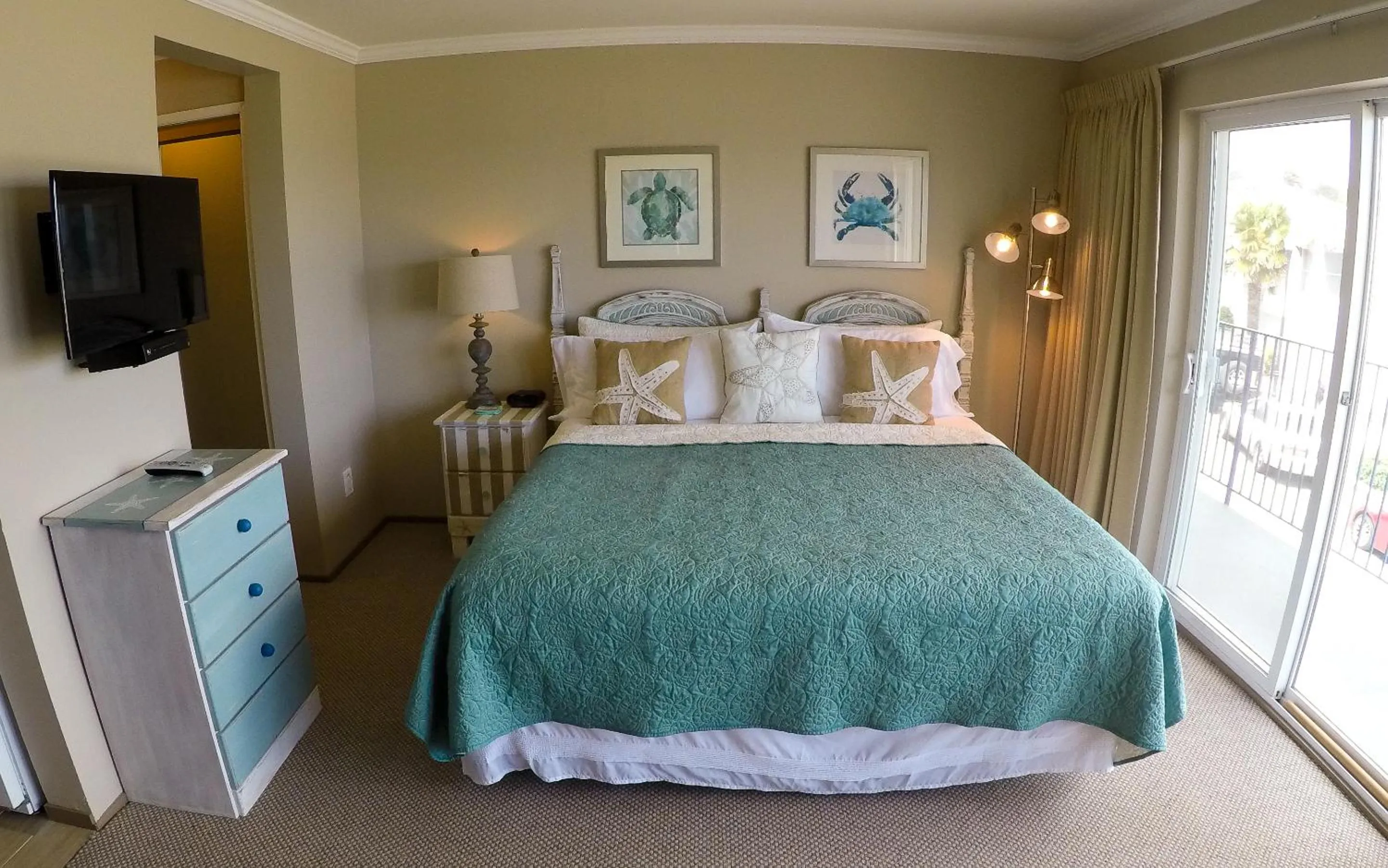 Bed in Capitola Beach Suites