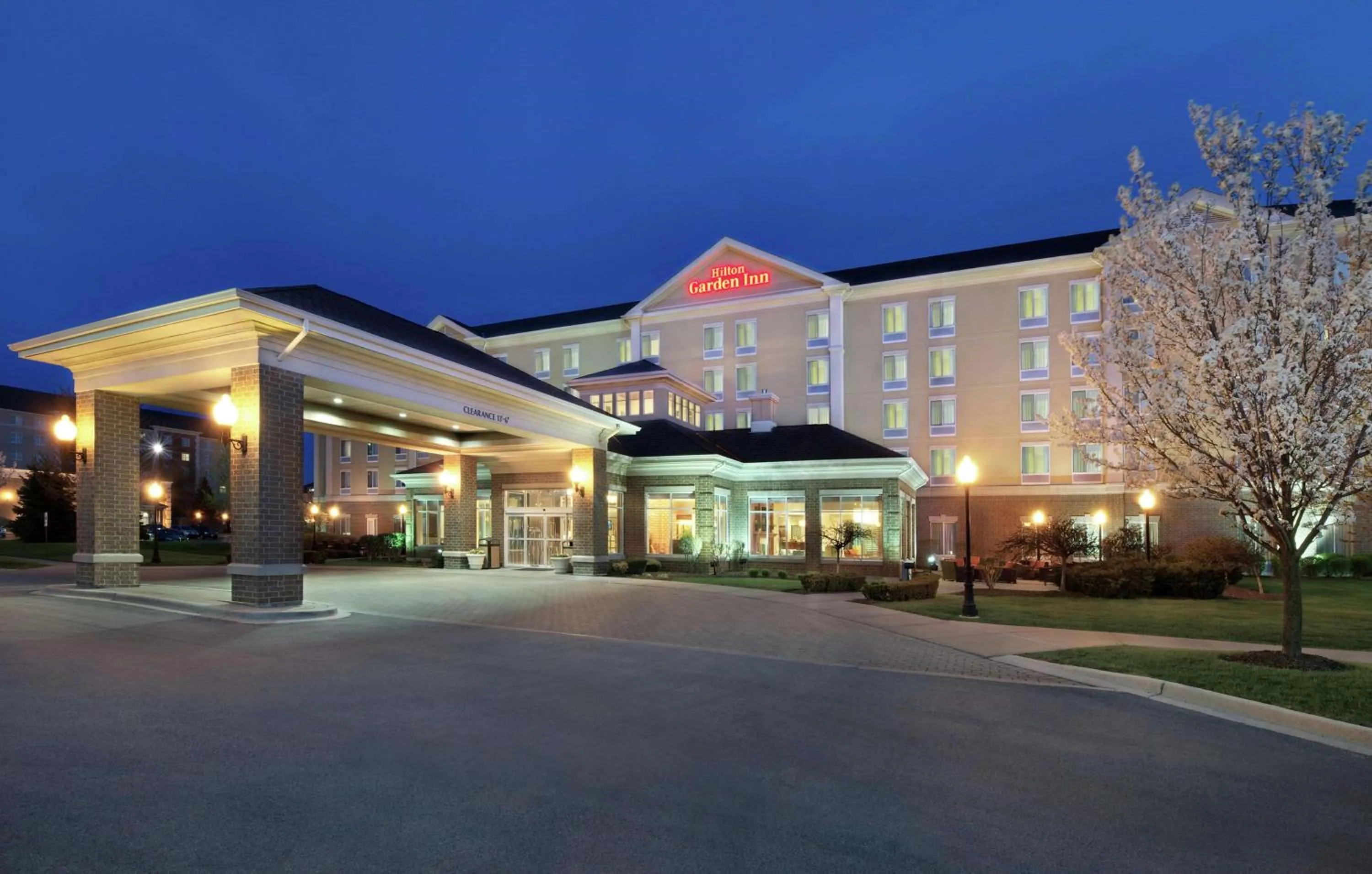 Property building in Hilton Garden Inn Chicago/Midway Airport