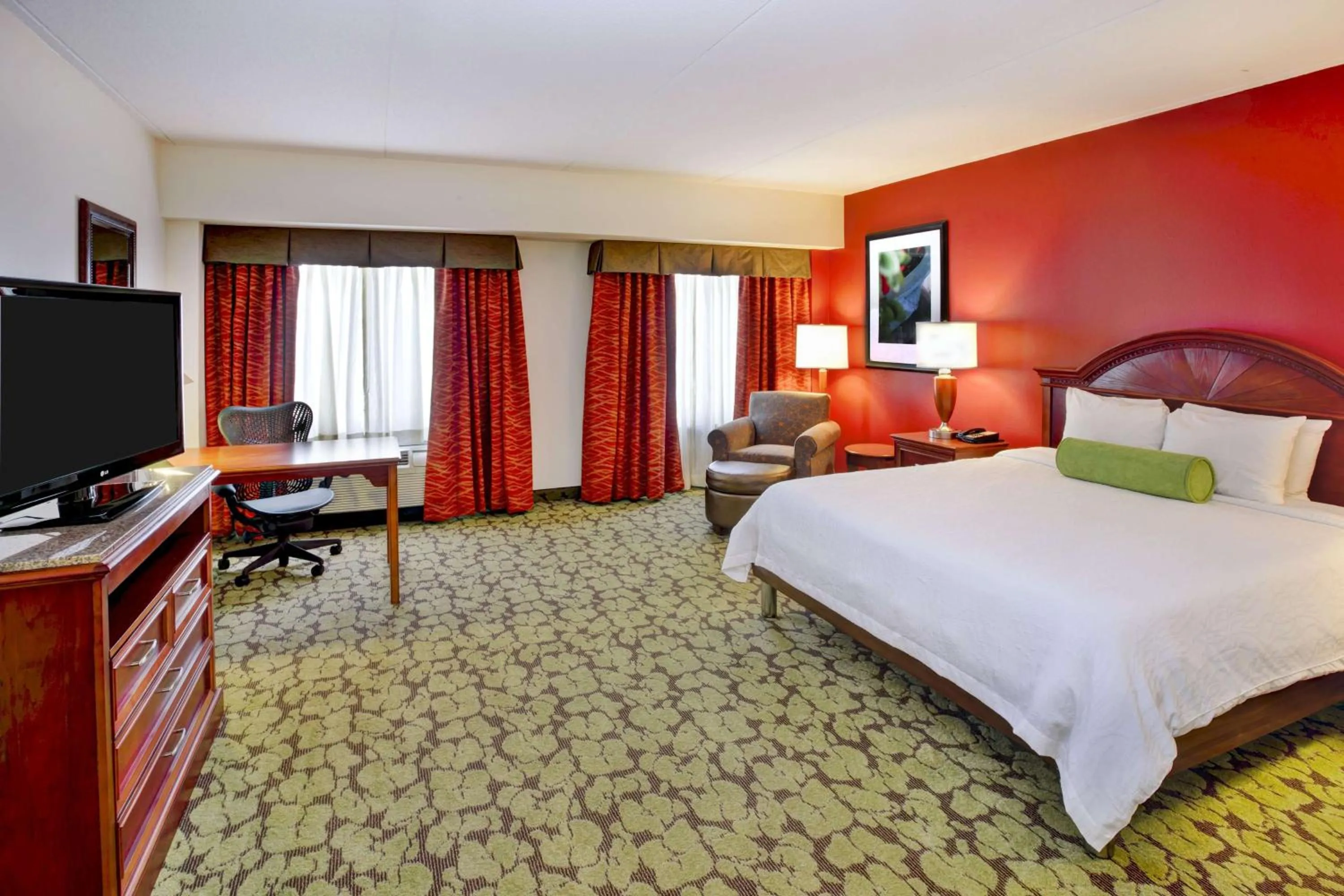 Bedroom, Bed in Hilton Garden Inn Chicago/Midway Airport