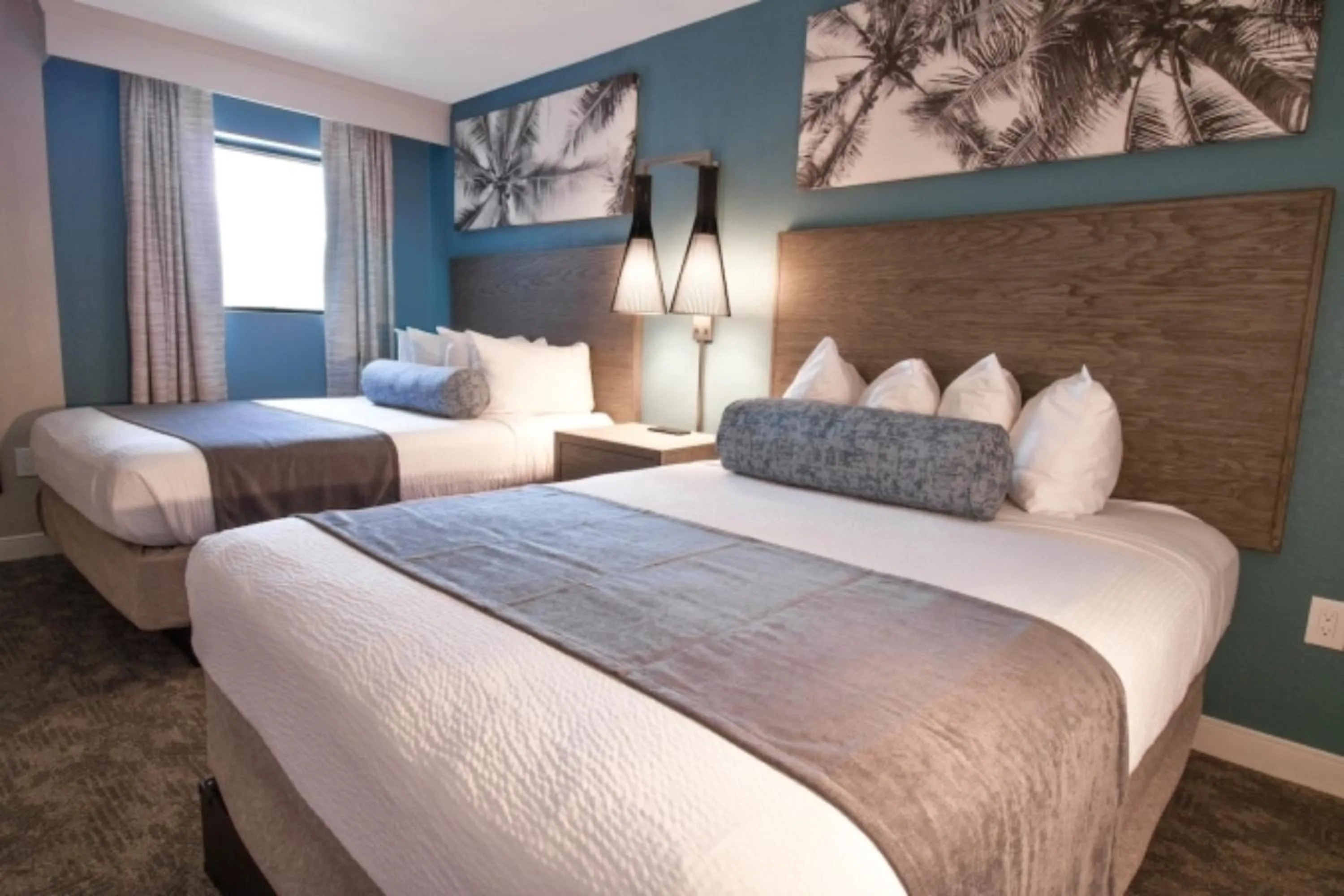 Bedroom, Bed in Breakers Resort Hotel