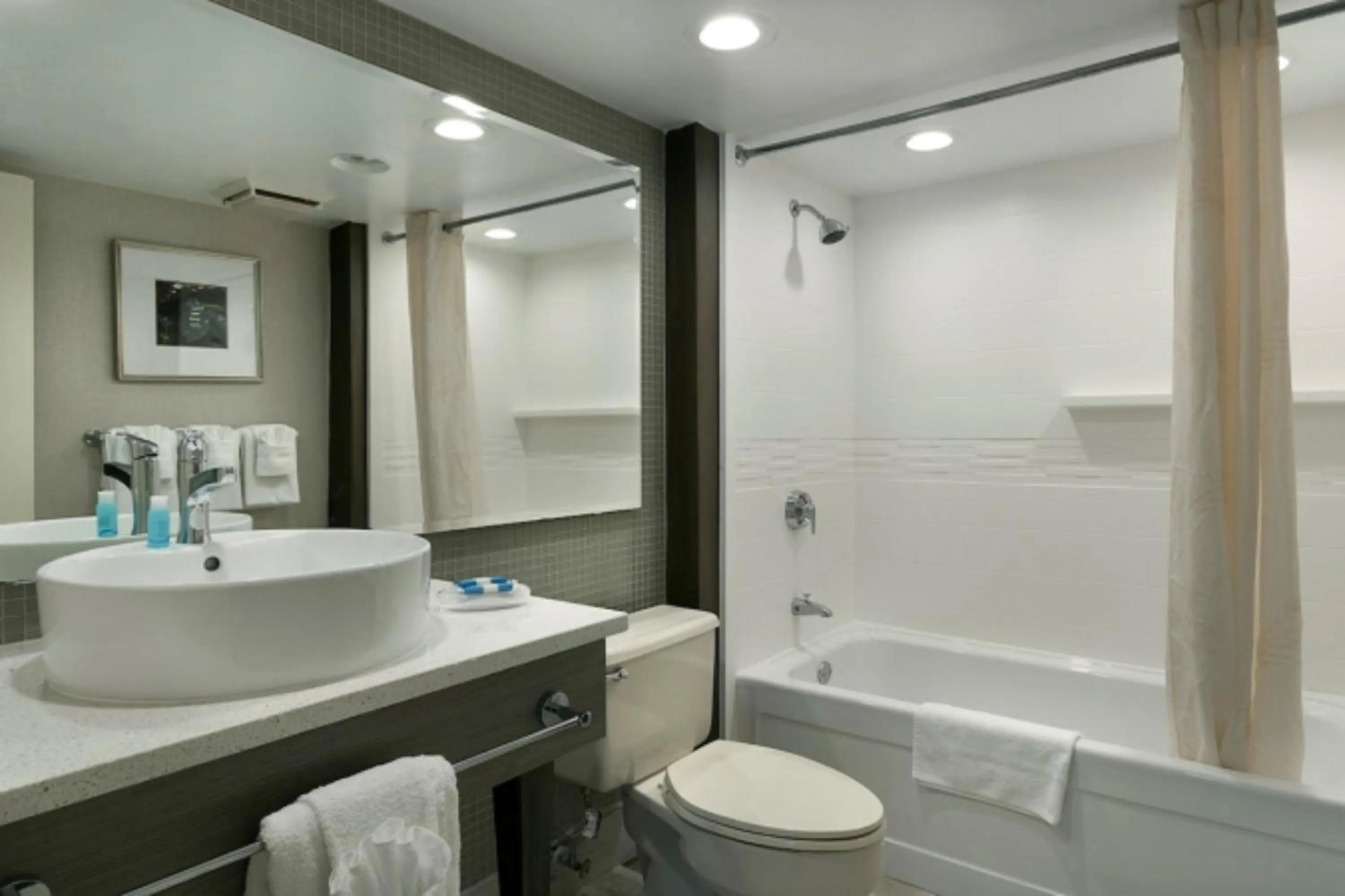 Bathroom in Breakers Resort Hotel