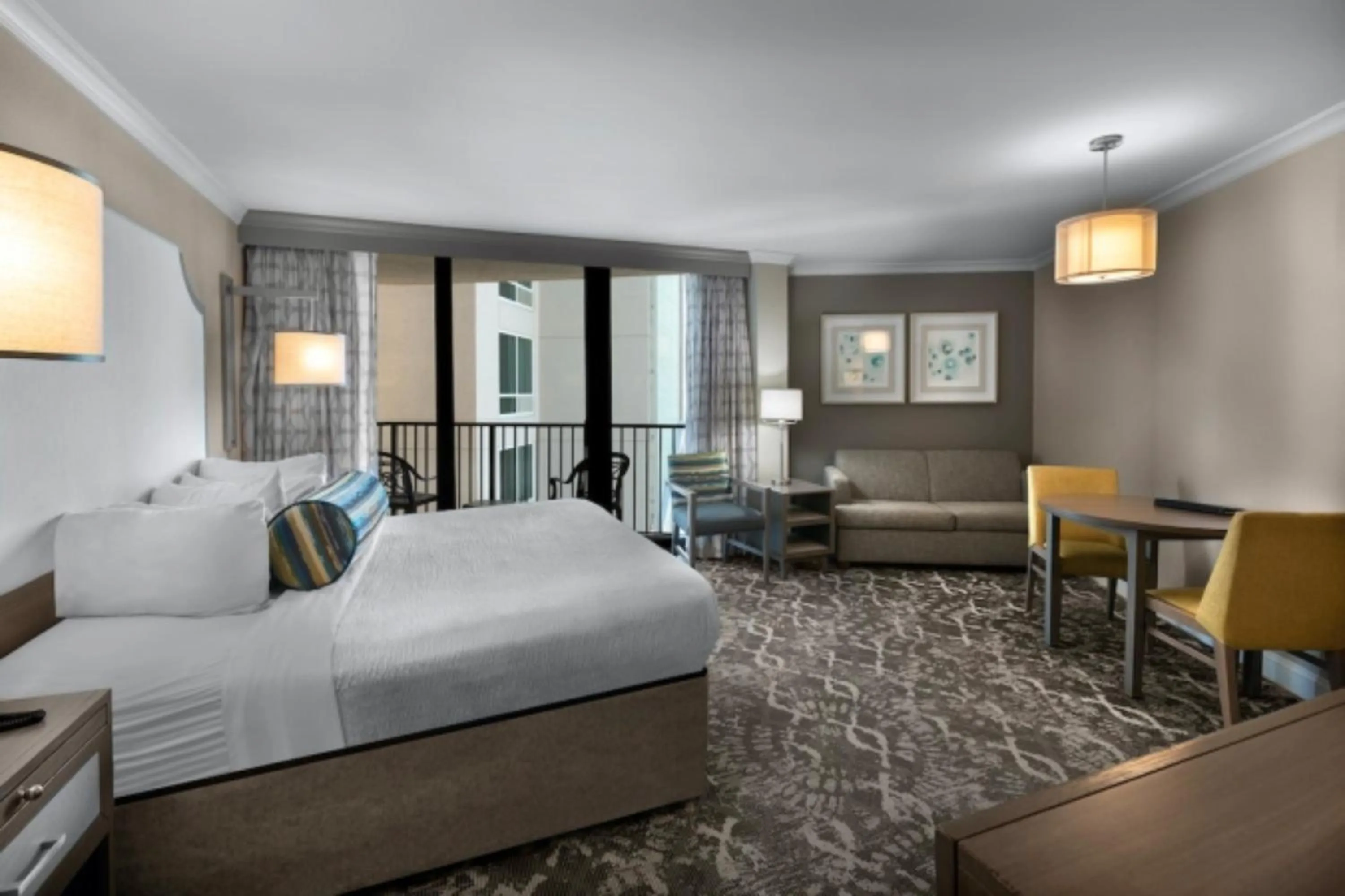 Bedroom, Bed in Breakers Resort Hotel