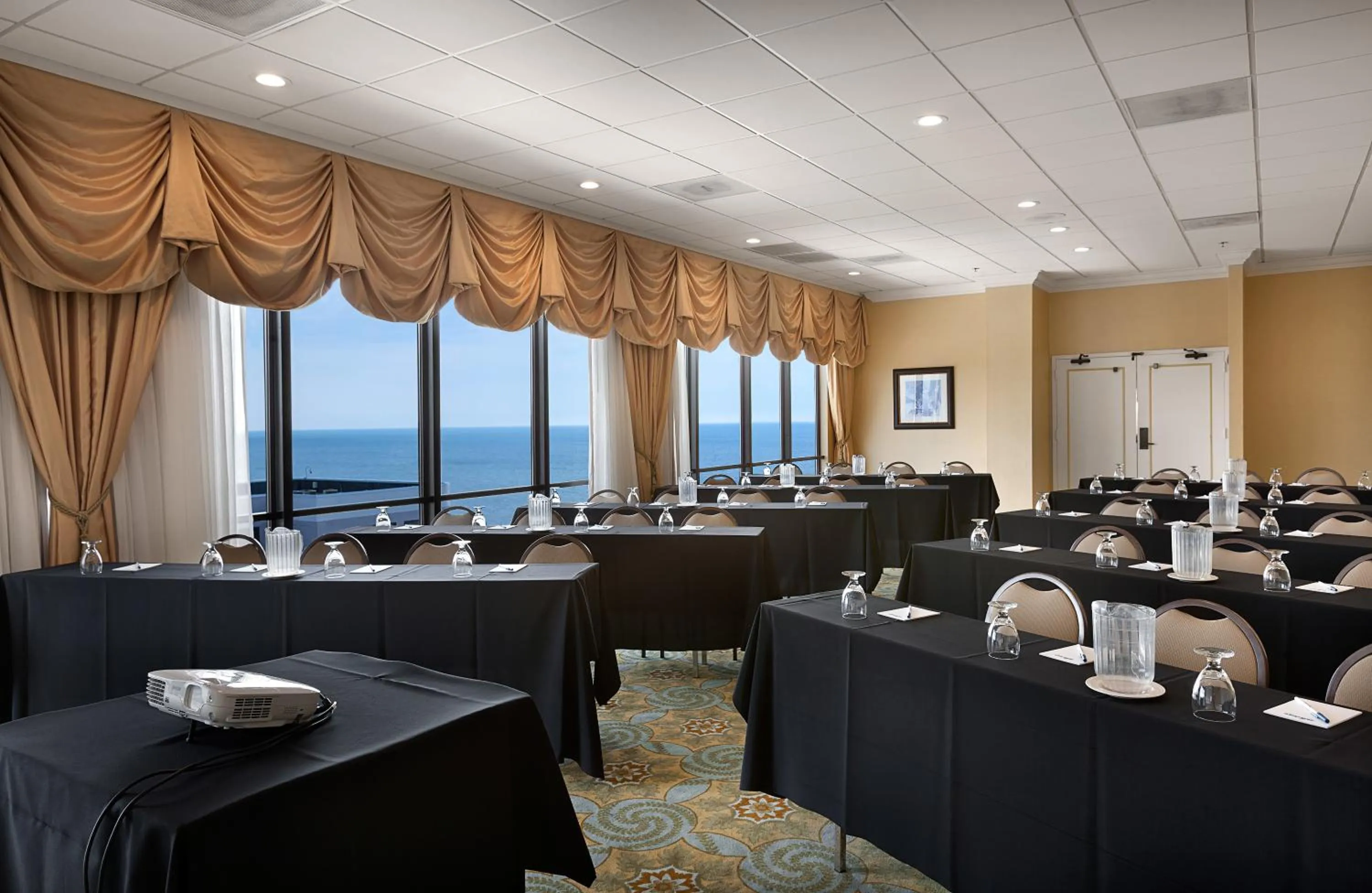 Business facilities in Breakers Resort Hotel