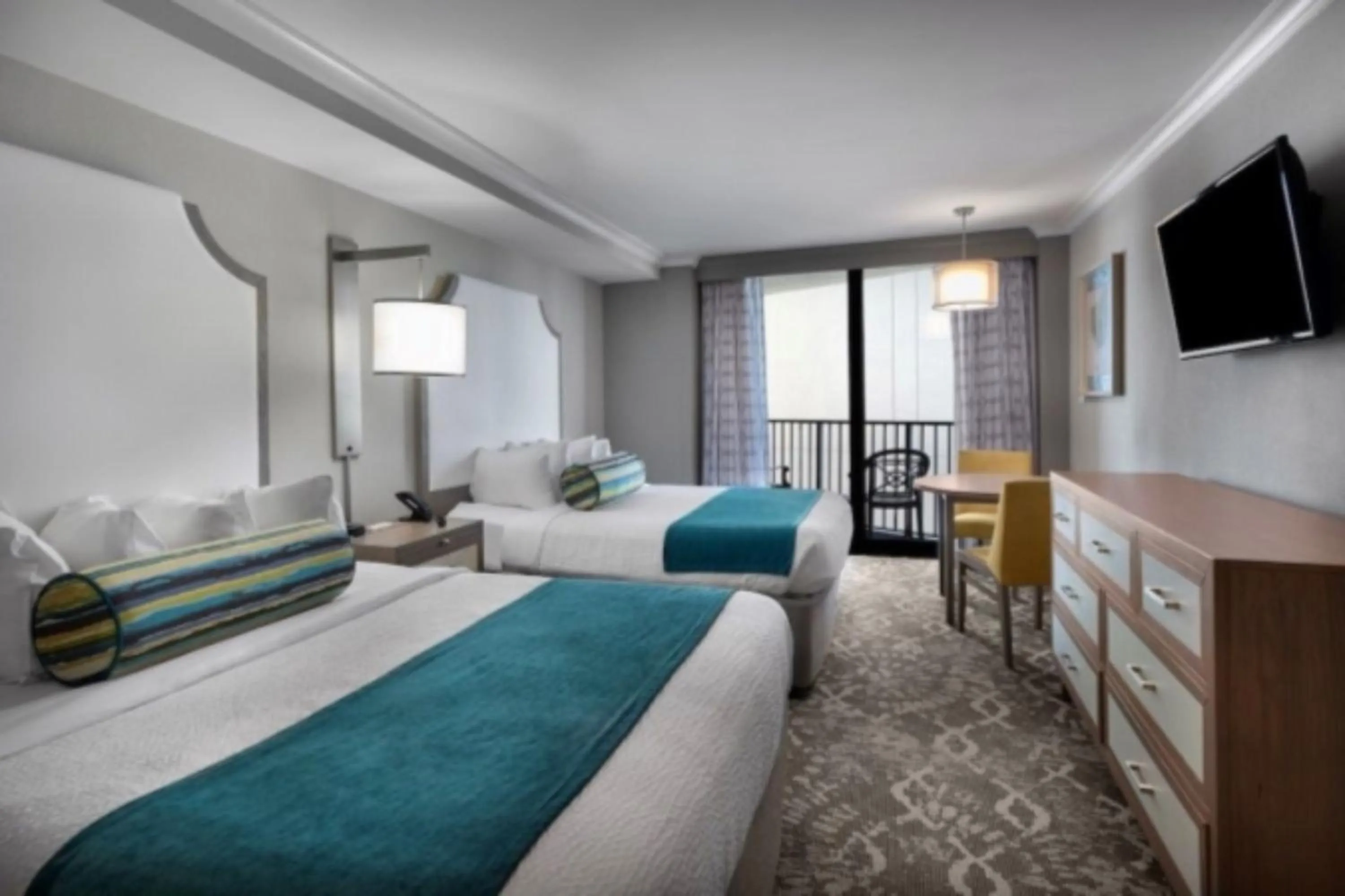 Bedroom, Bed in Breakers Resort Hotel