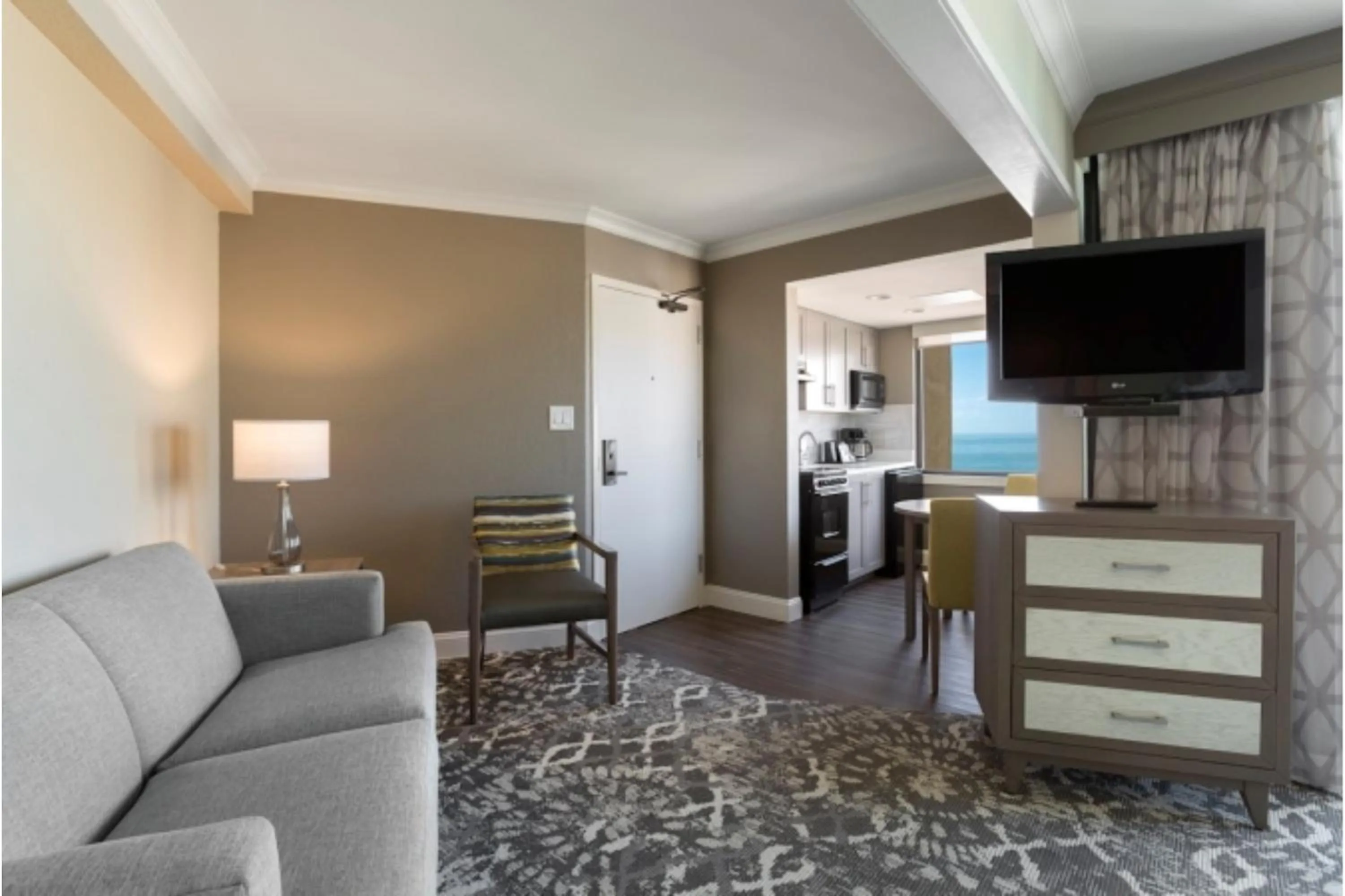 Living room in Breakers Resort Hotel