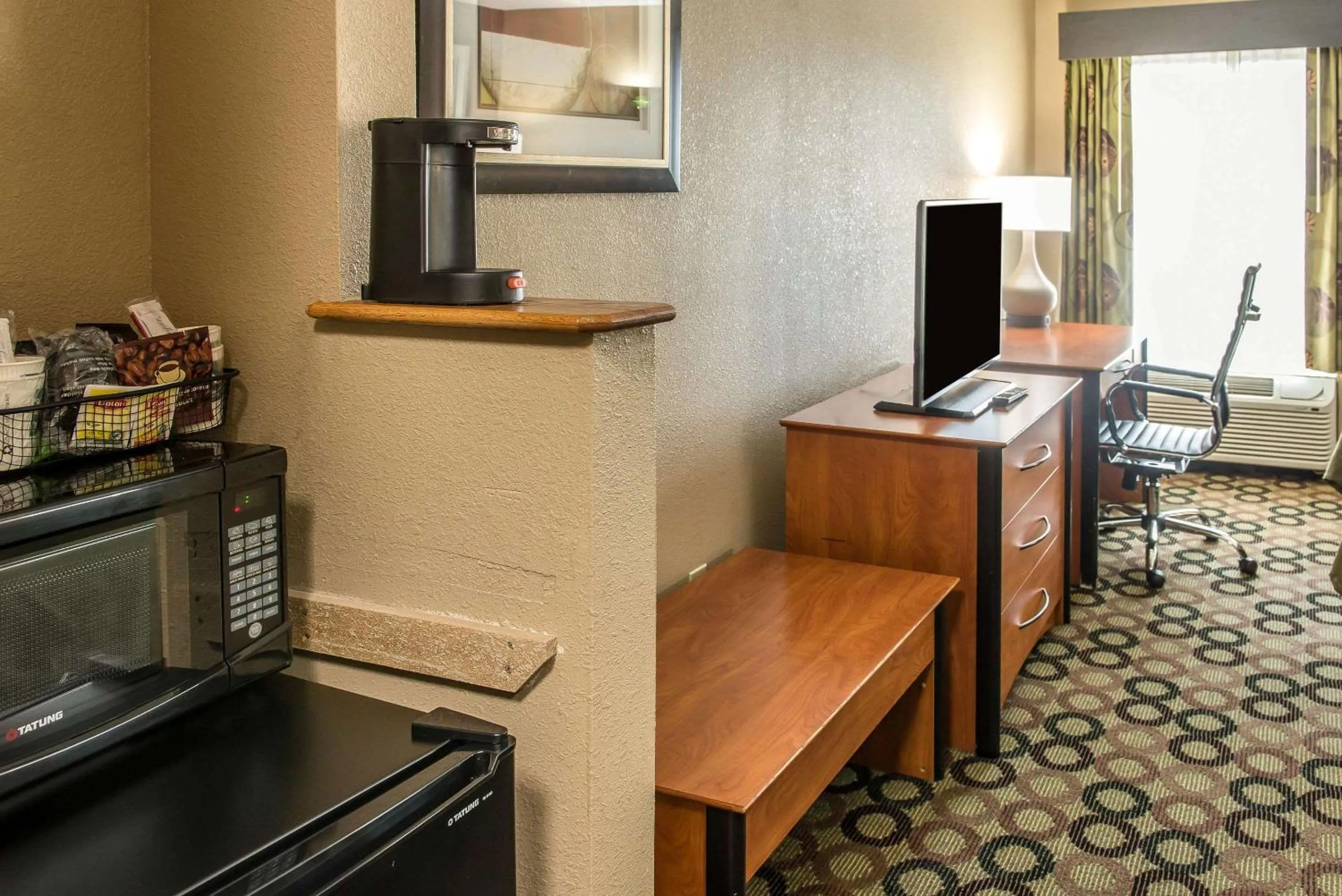 Photo of the whole room in Quality Inn & Suites Columbus West - Hilliard