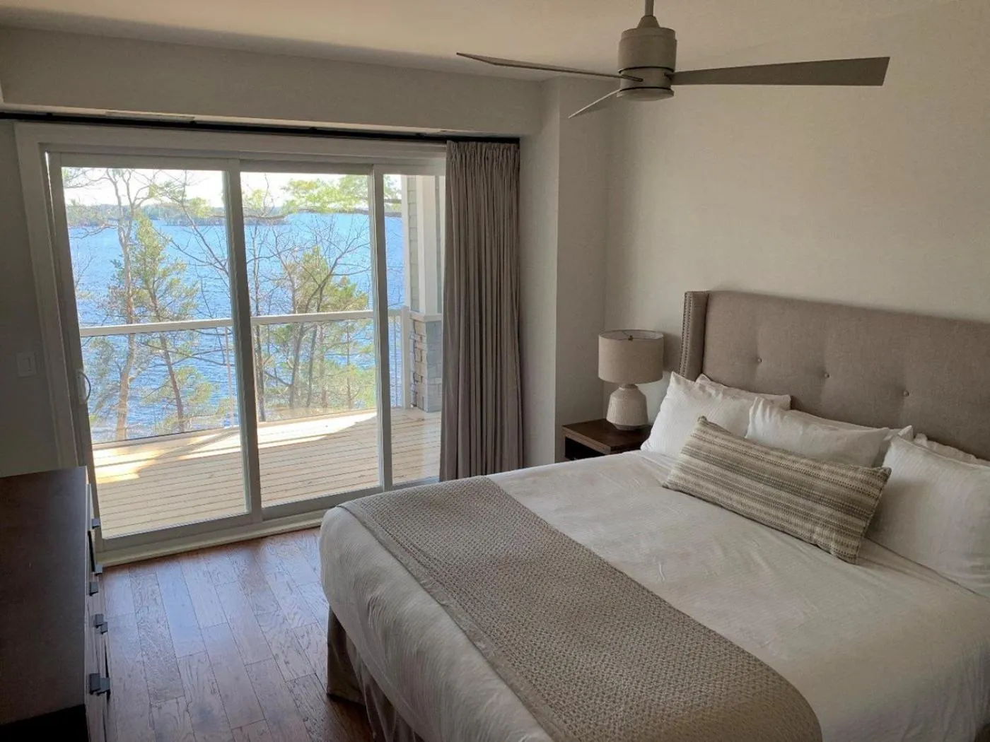 Bedroom, Bed in Touchstone Resort