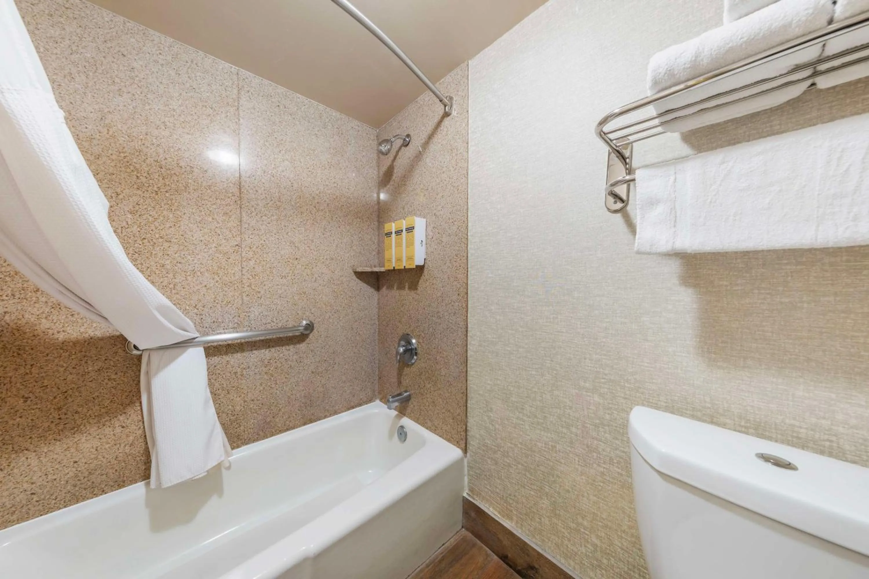 Bathroom in Best Western Plus Hill House