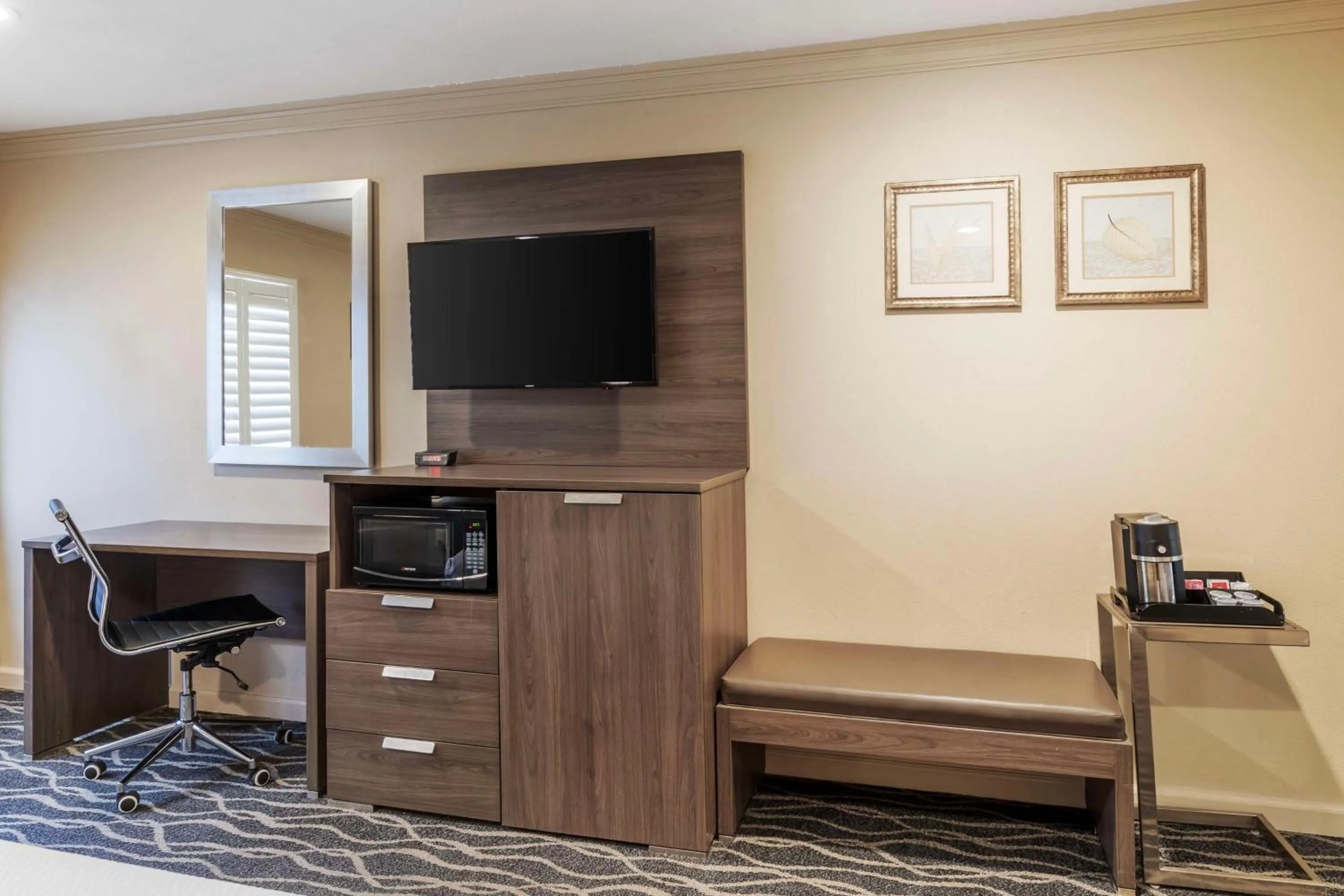 Bedroom in Best Western Plus Hill House