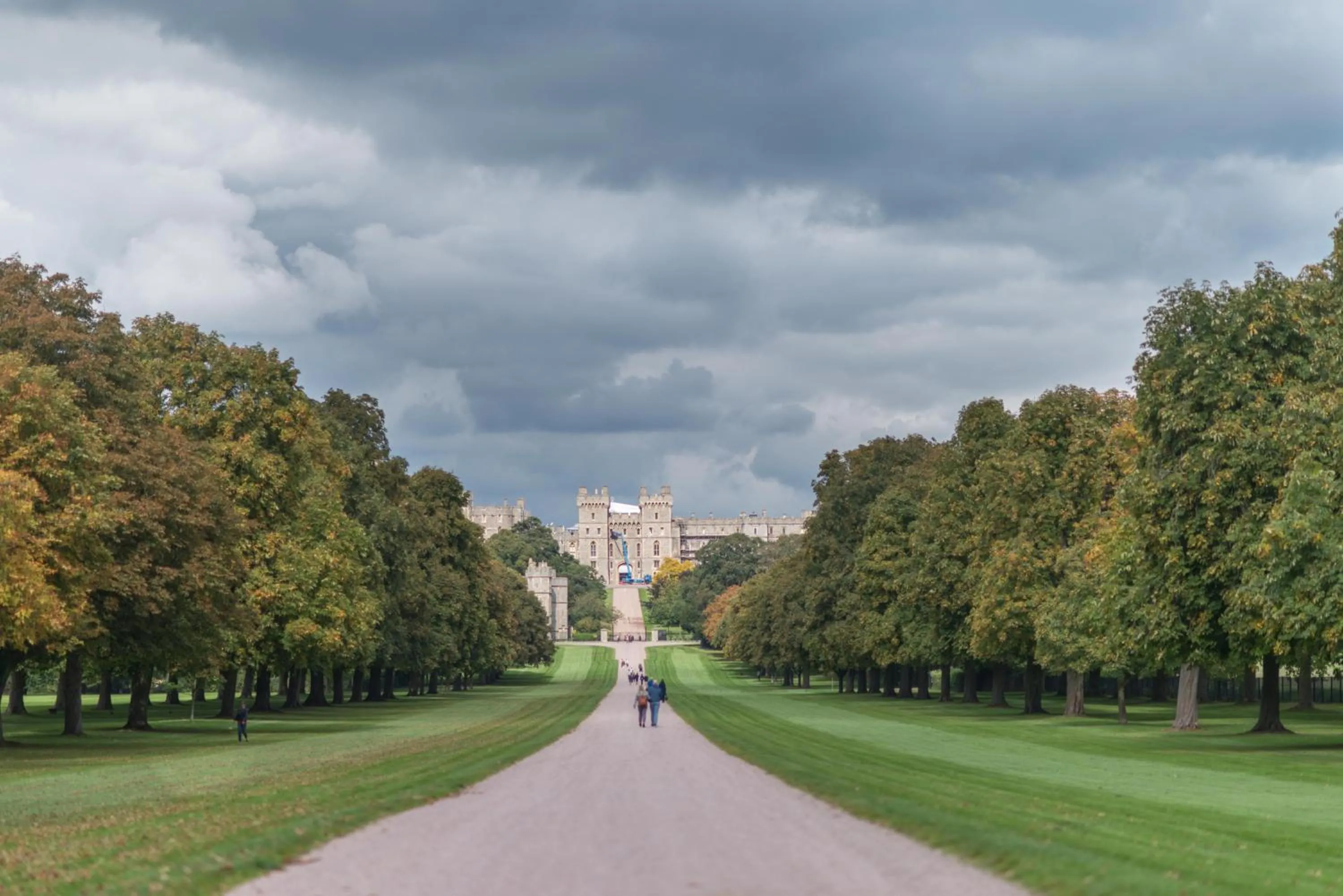 Central Windsor Apartment Facing the Castle