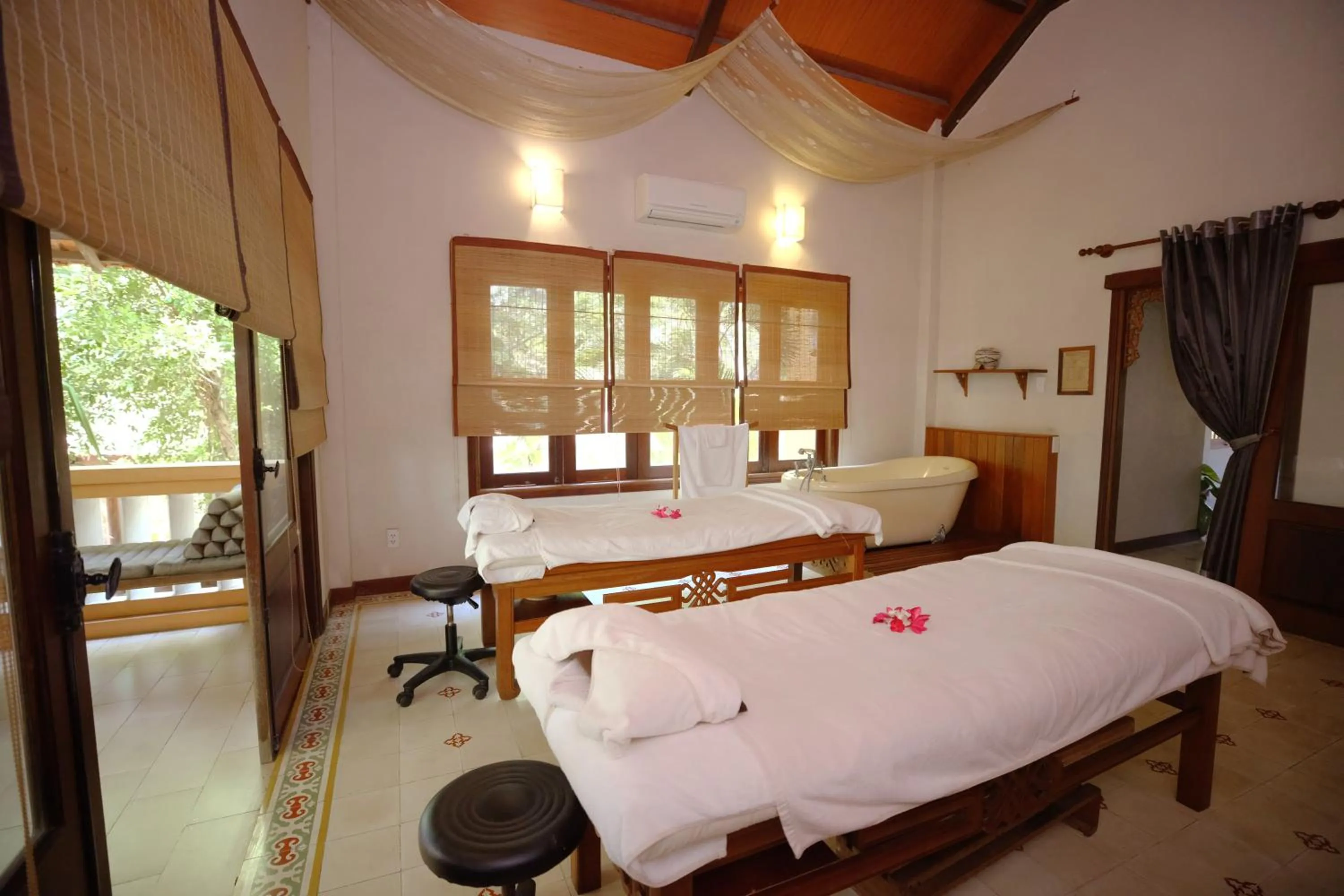 Spa and wellness centre/facilities, Bed in Ho Tram Beach Boutique Resort & Spa