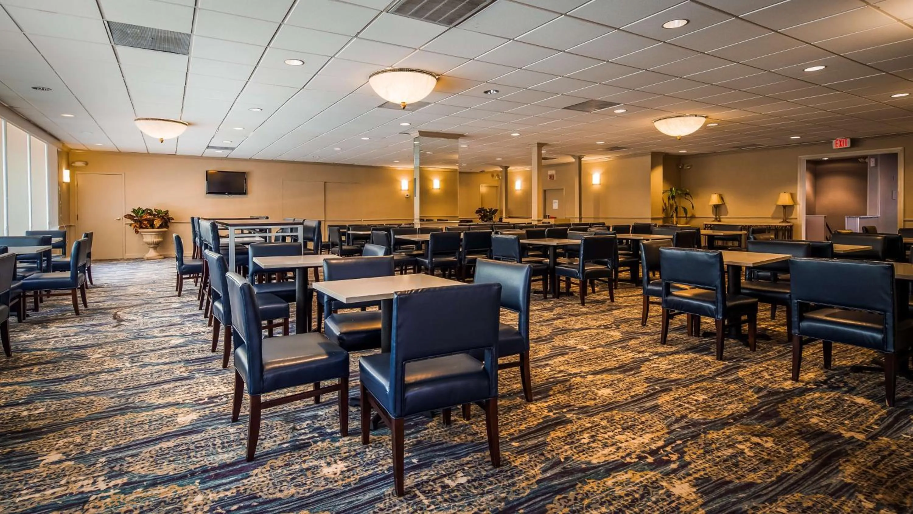 Restaurant/places to eat in Hotel Pentagon