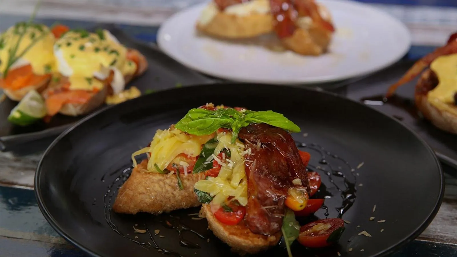 Restaurant/places to eat in Lime N Soda Beachfront Resort