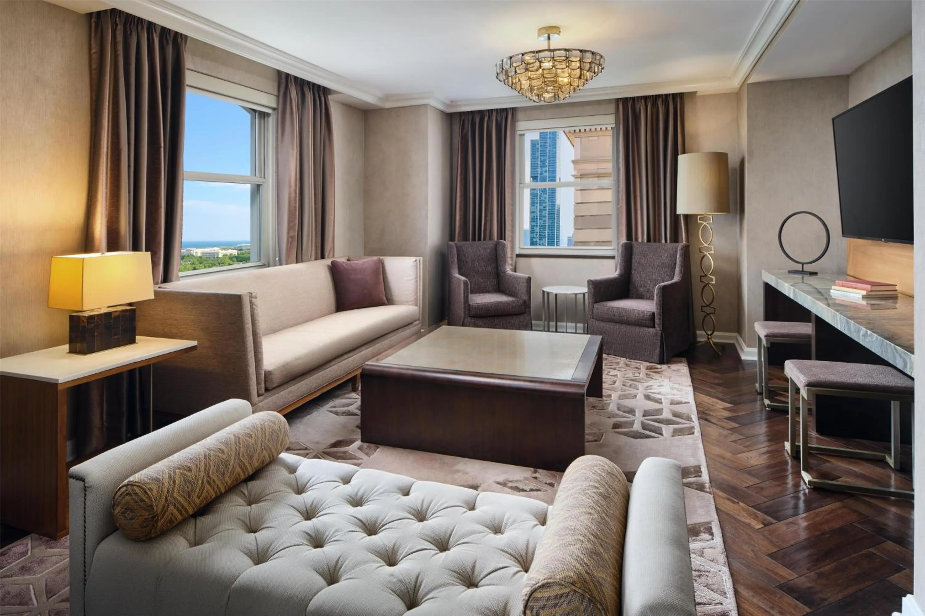 Living room in Hilton Chicago
