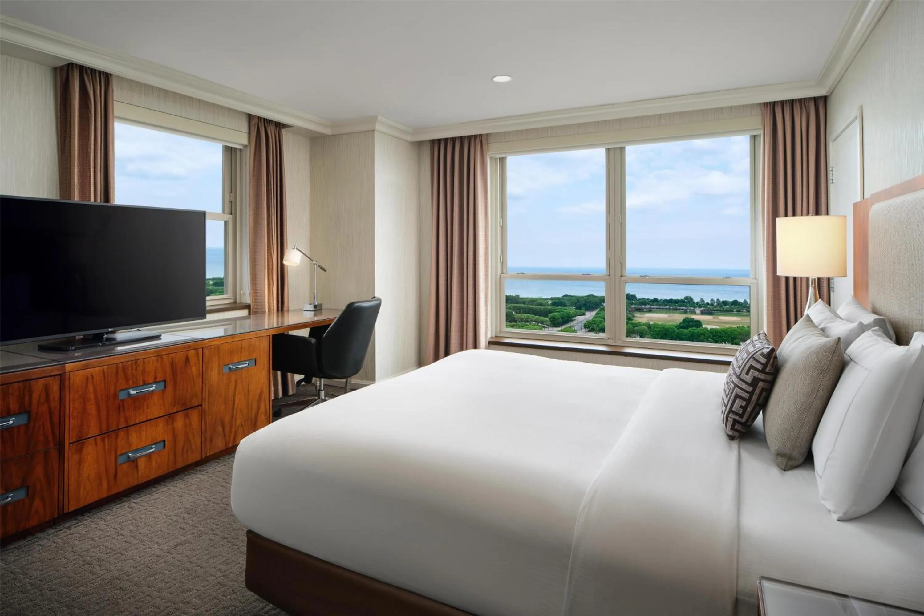 Bedroom, Bed in Hilton Chicago