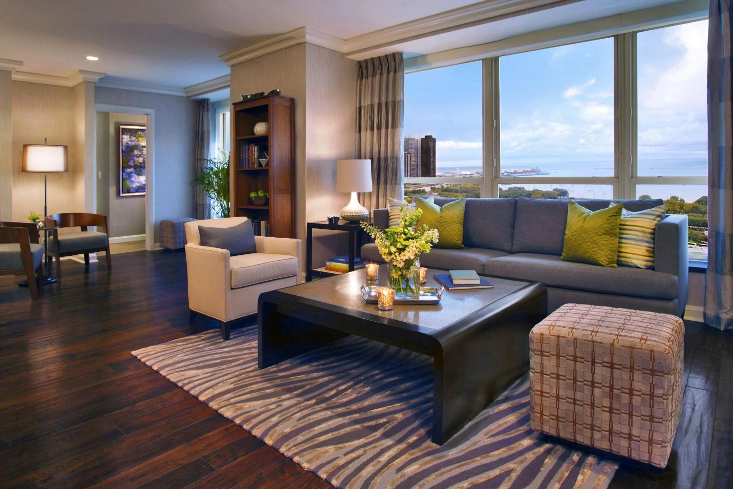 Living room in Hilton Chicago
